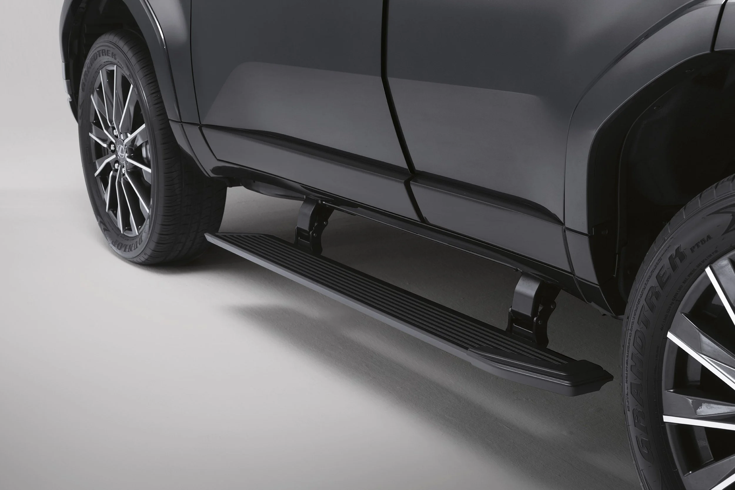lexus_se_side_step_ret_l-resLEXUS_SE_SIDE_STEP_RET_L-RES.jpg