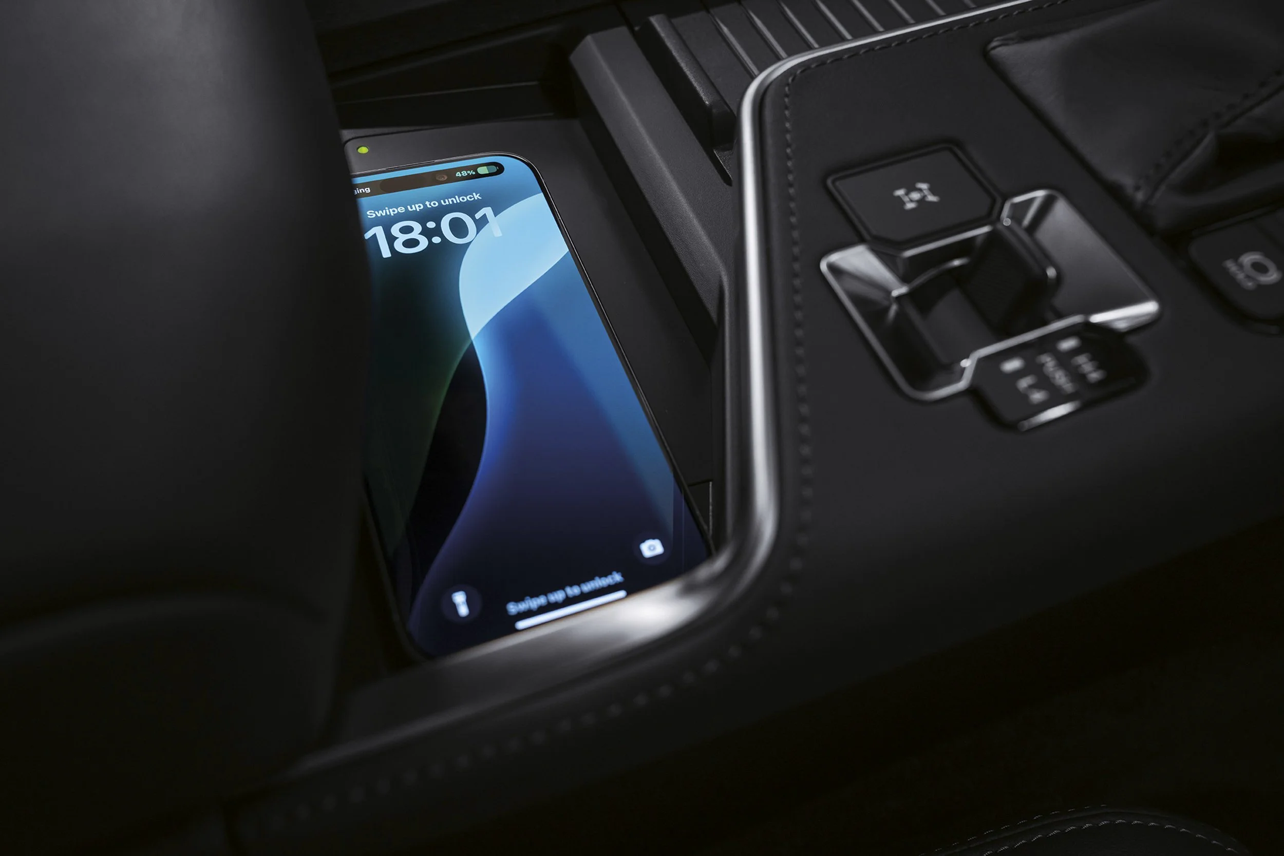 lexus_se_charger_ret_l-resLEXUS_SE_CHARGER_RET_L-RES.jpg