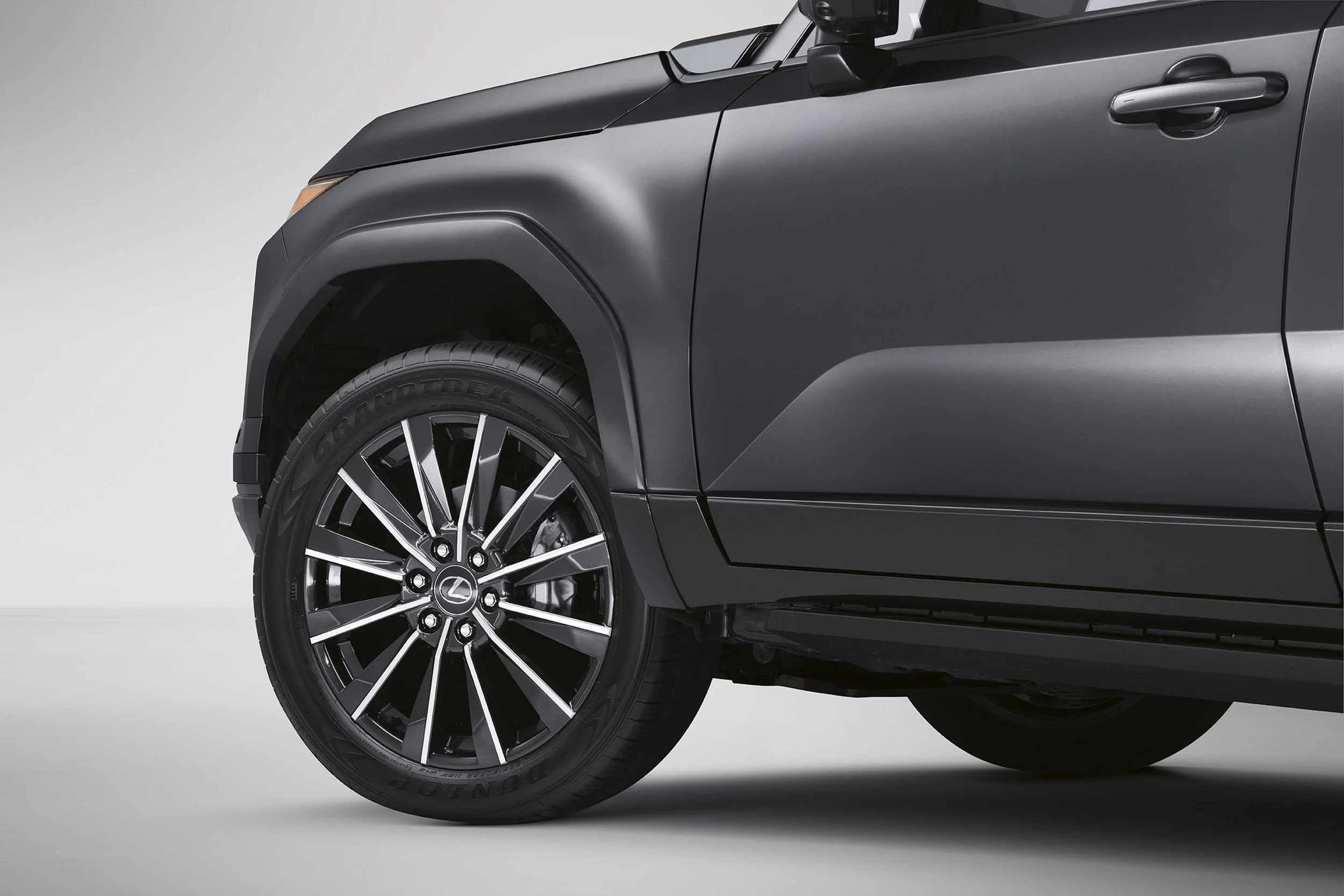 lexus_se_wheel_ret_l-resLEXUS_SE_WHEEL_RET_L-RES.jpg