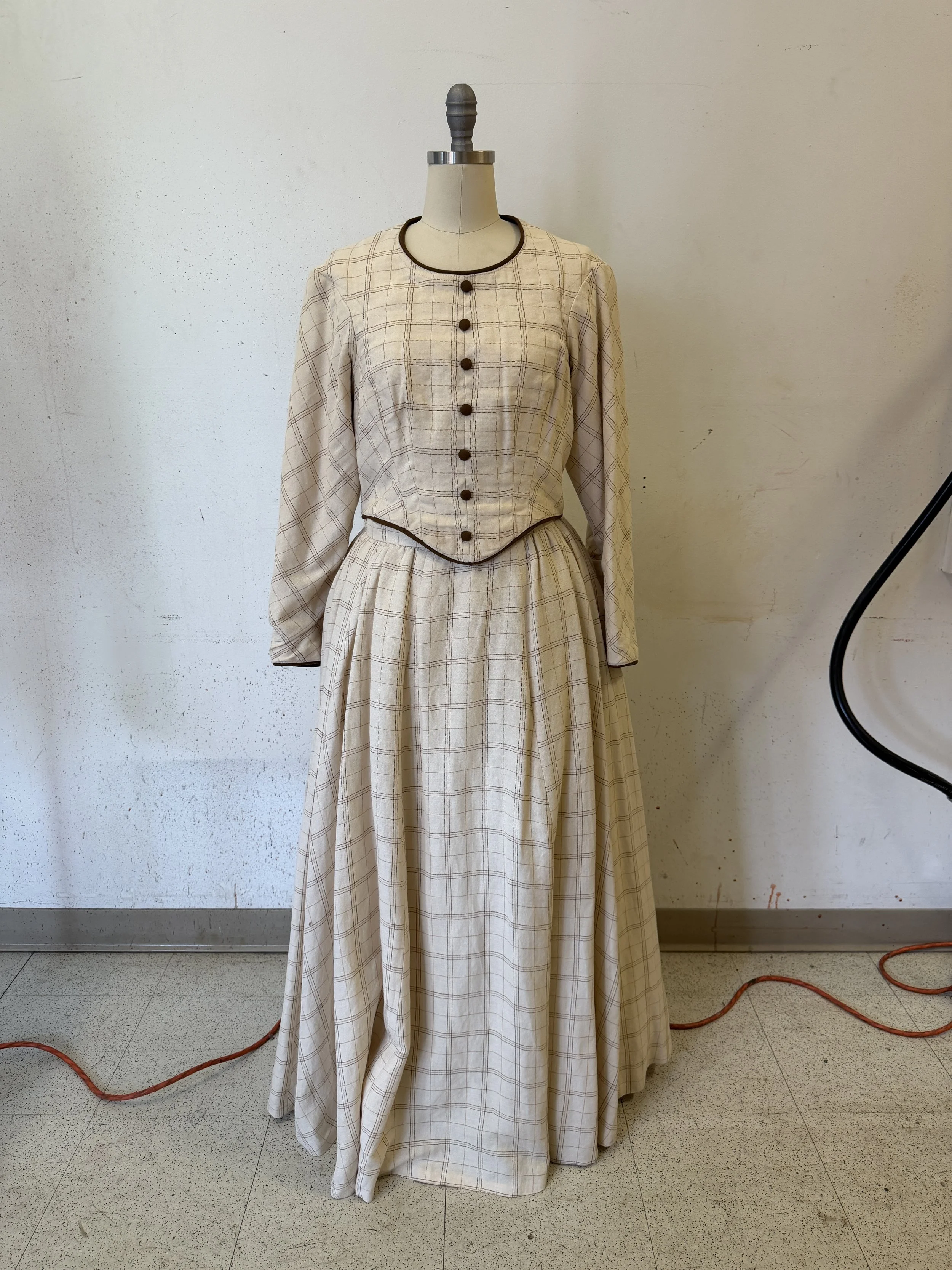 Gathers on skirt, hem