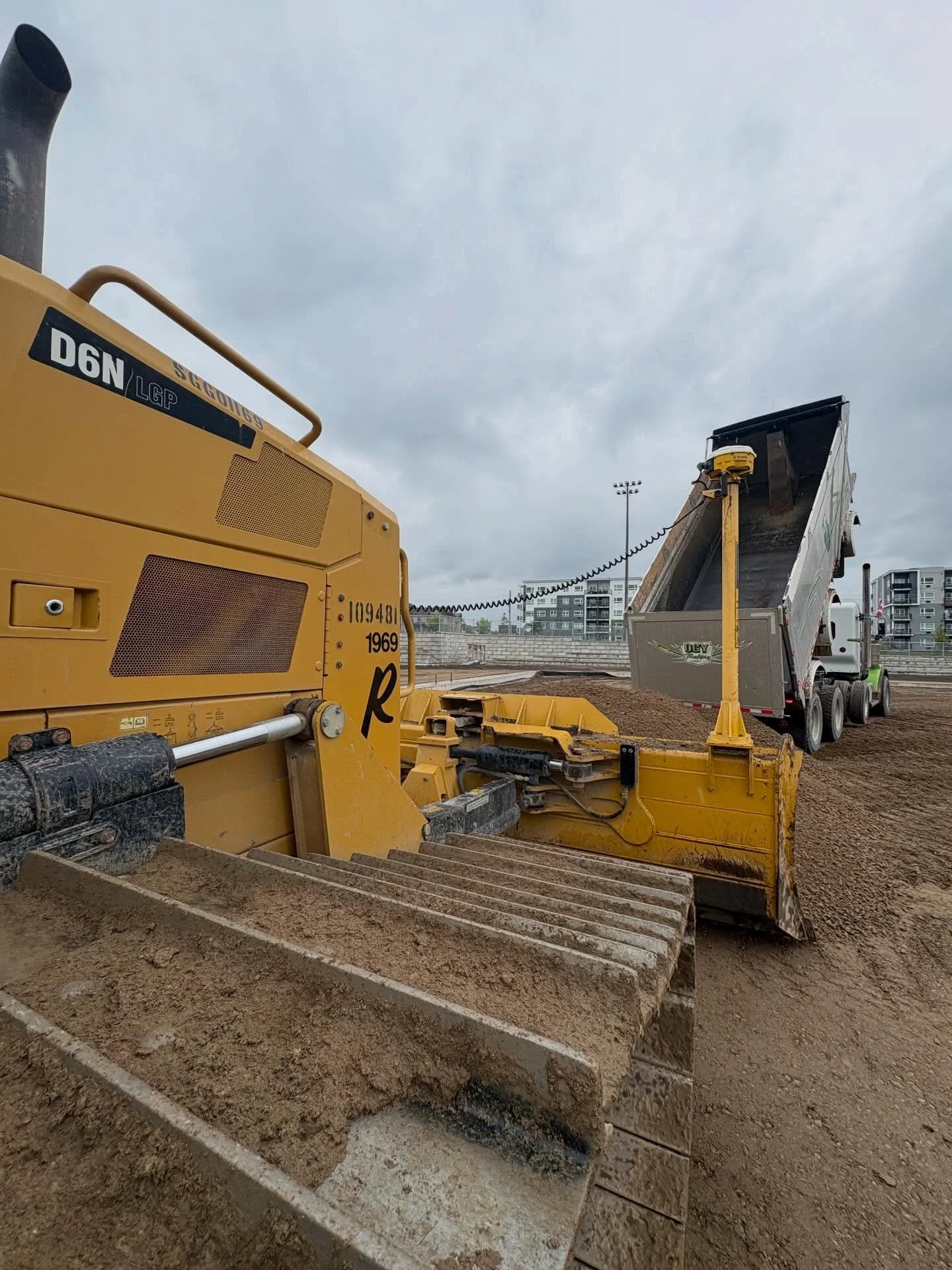 Time to Push
.
.
.
.
.
.
#d6 #sportsfield #contractor #ritchfield #blackandsilver