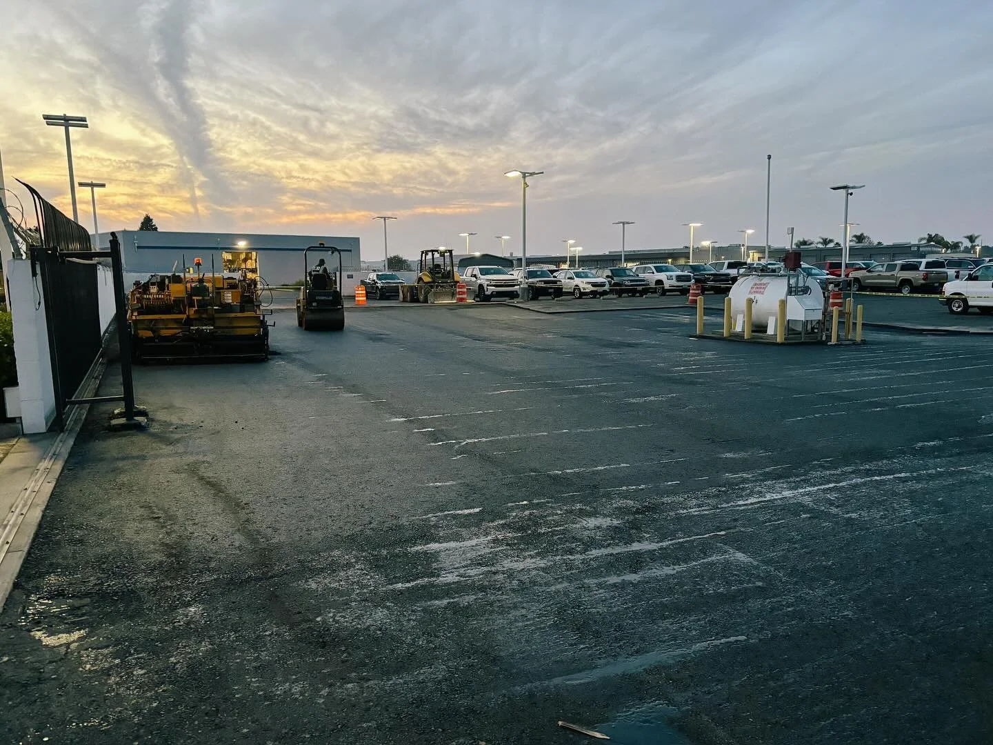 Name of the Game: Beat the Rain ☔️ 

Helping one of our valued customers get their service area parking lot back in shape before the rains come!!

#graysonengineering #construction #constructionsite #paving