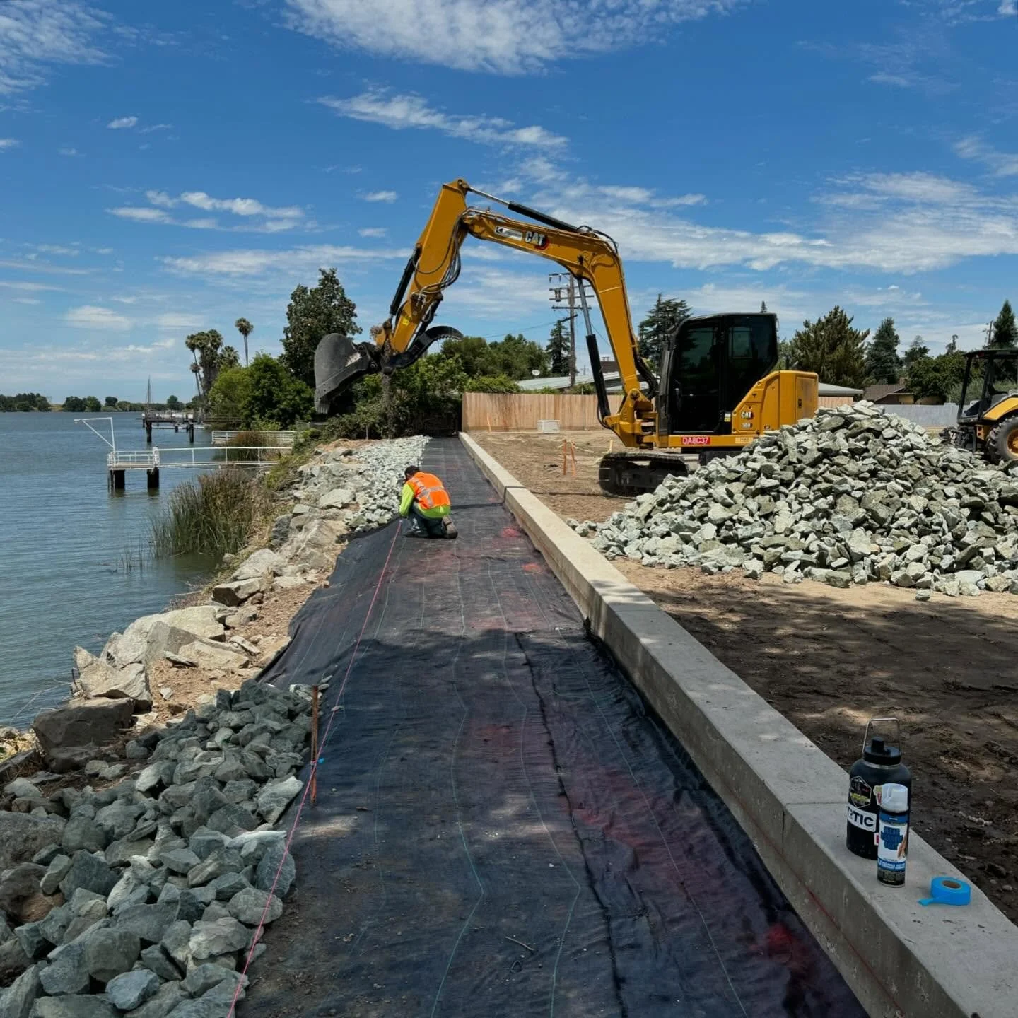 Retailing wall for rod iron fence, slope protection and walkway. Swipe to see the progress we&rsquo;re making at this site 👉🏼

#graysonengineering #TGW #thegraysonway #construction #constructionequipment