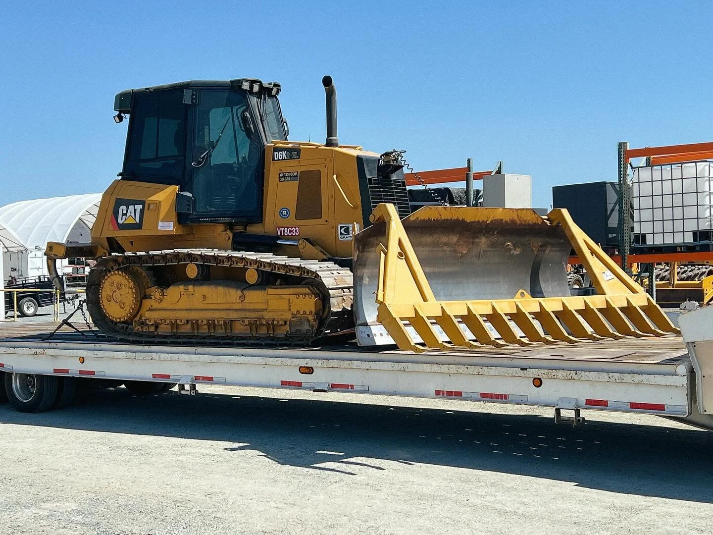 Our Cat D6K is loaded up with its brush rake and ready to help with vineyard removal and brushing projects!
#graysonengineering #construction #constructionequipment #vineyardremoval