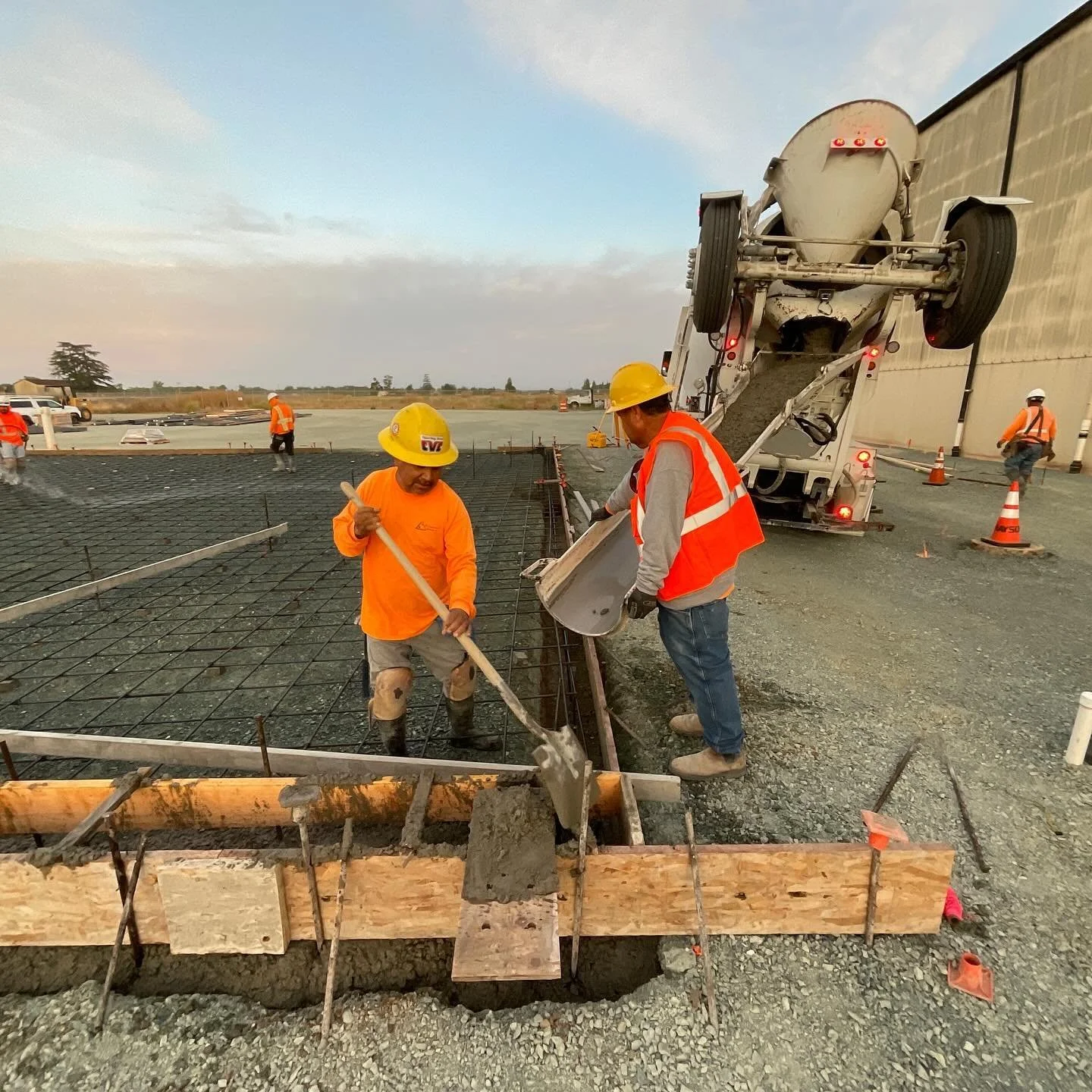 Nothing beats the morning light of a 5:30 am pour 👷&zwj;♂️