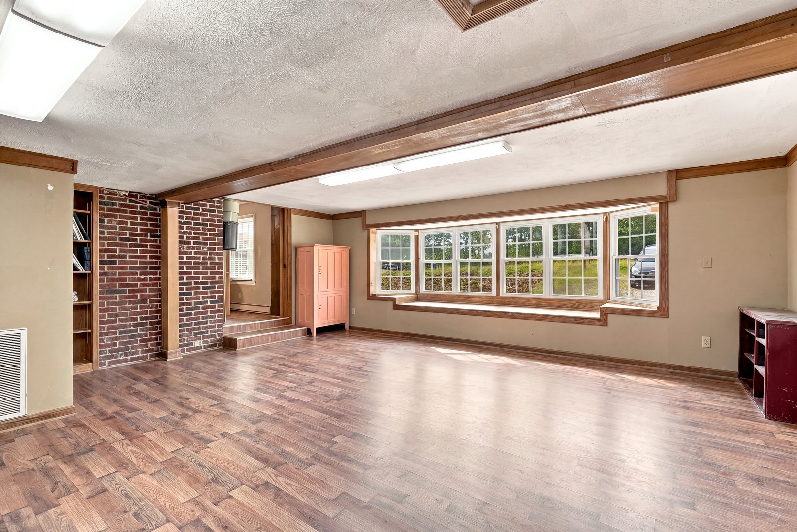 06-5110-macland-rd-bonus-room-bay-window.jpg