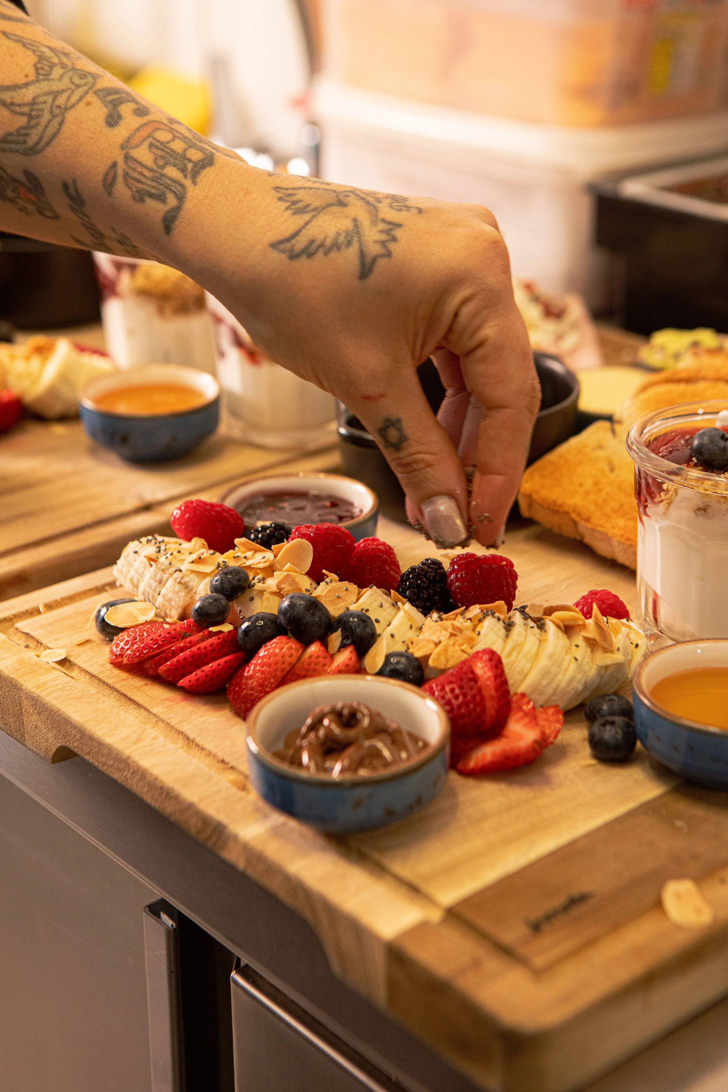 Tábua Giga Brunch a ser preparada na cozinha, perto do Porto
