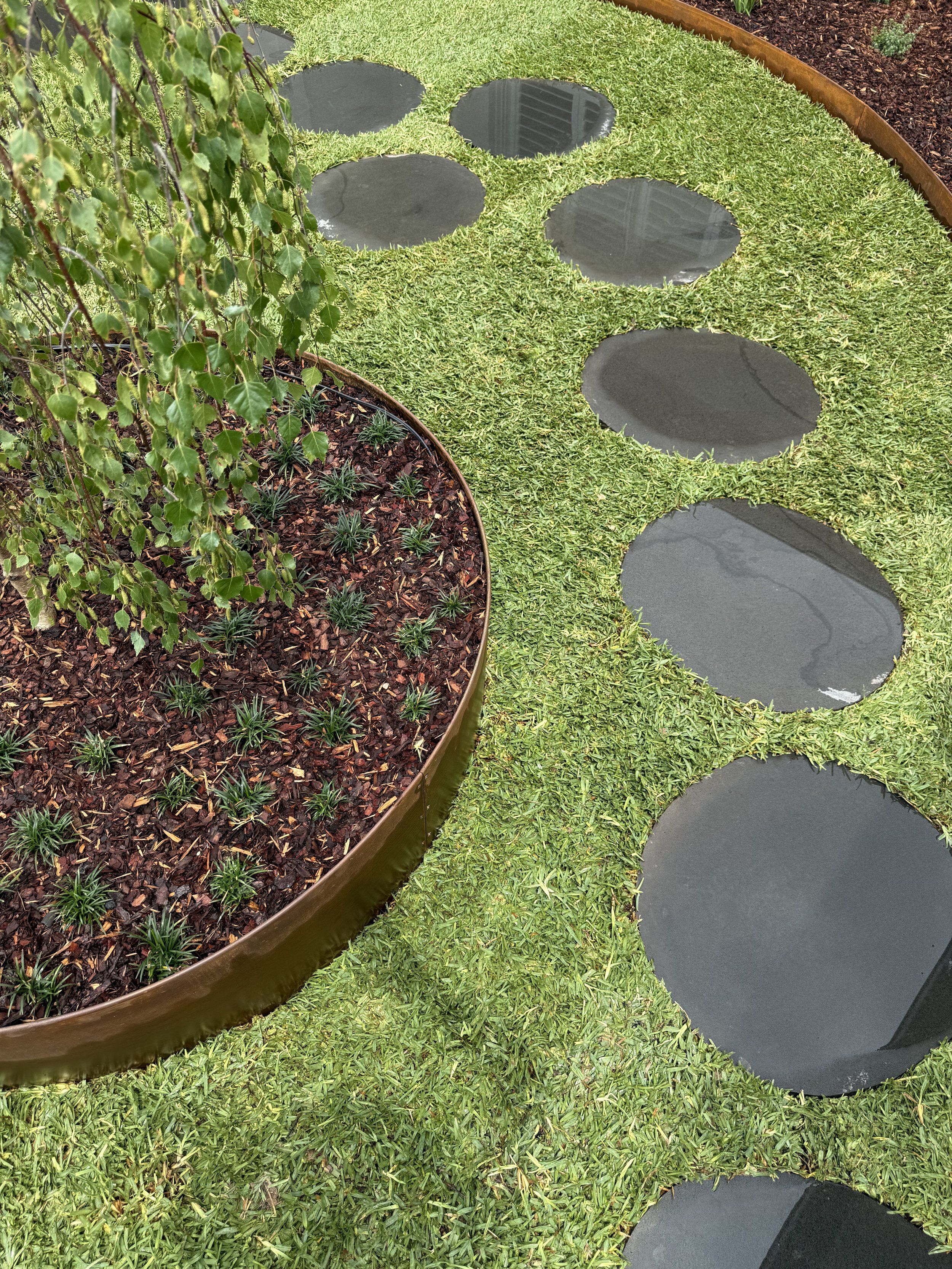 Contemporary, clean & classic garden design in Mornington