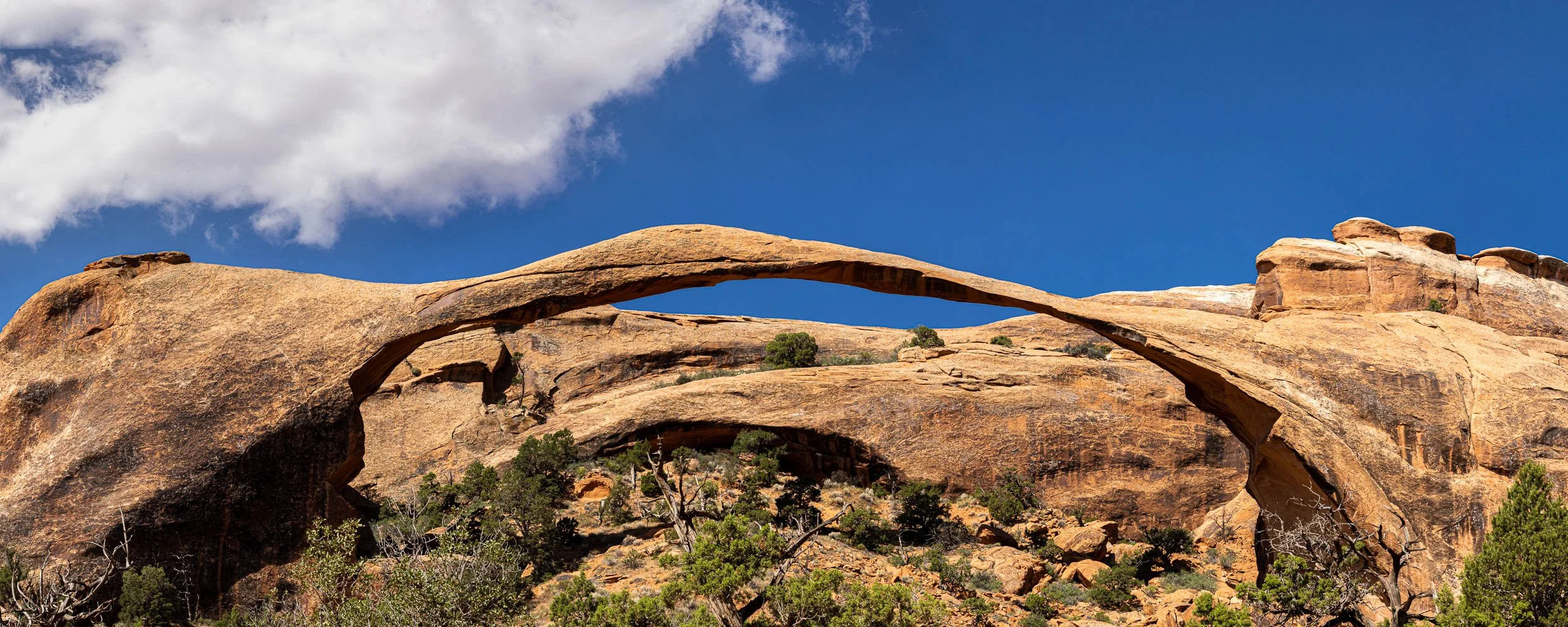  Grand Landscape (or Landscape Arch) 
If you are traveling through the southeastern desert of Utah, this incredible monument is an absolute must-see right alongside Delicate Arch. Spanning a colossal 300 feet in length while thinning down to a mere f
