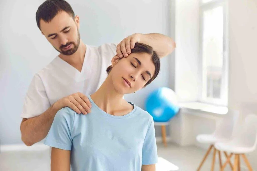 Neck Cracking Dangers: Why Avoid It 