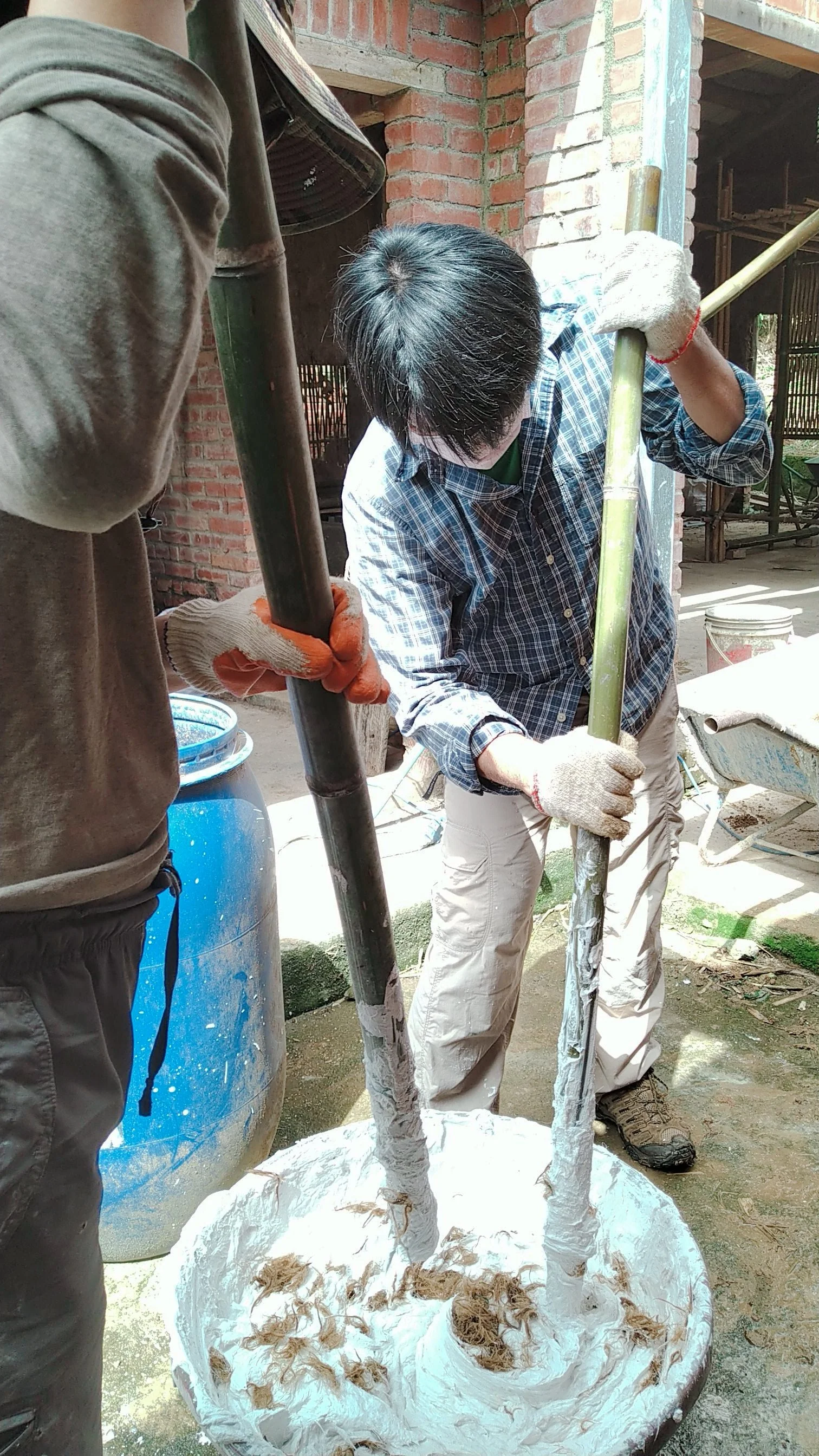 Making our own lime plaster
