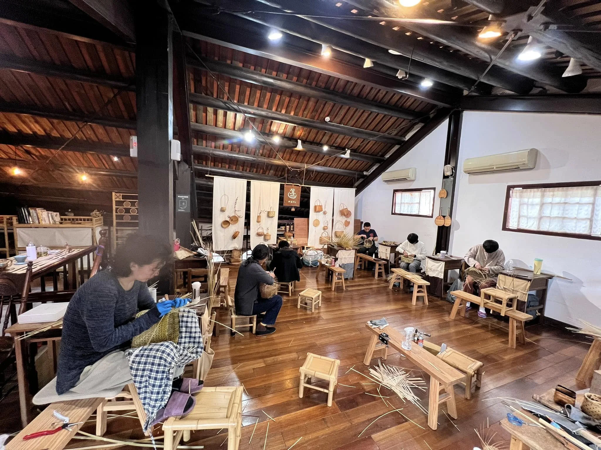 阿笠竹工於台北剝皮寮教室
Ali Bamboo at Bo pi liao classroom in Taipei.