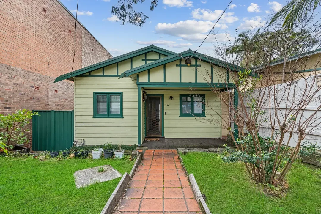 charming-freestanding-timber-cottage-with-endless--1.webp