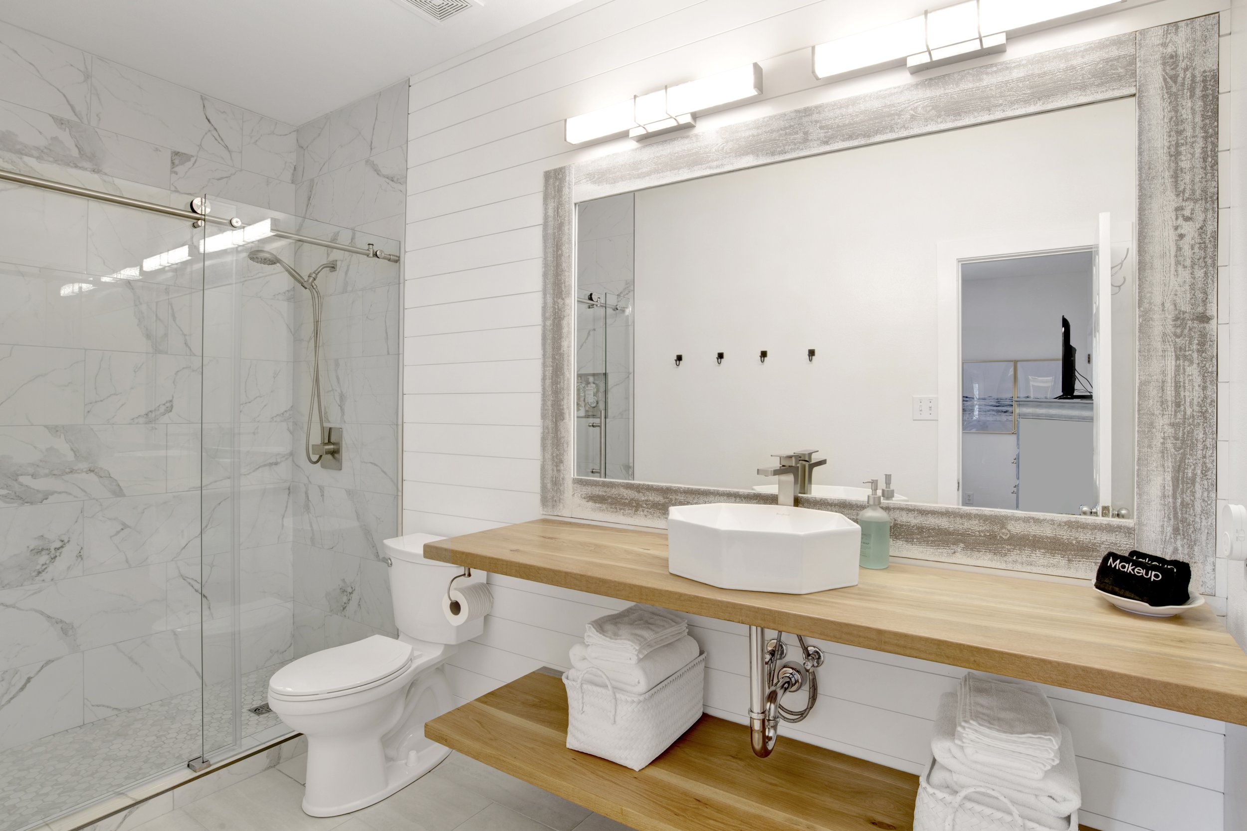 FLOATING WALL MOUNT BATHROOM VANITY | WHITE OAK