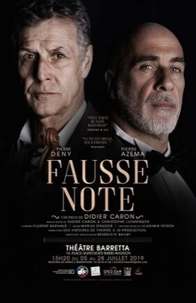 Affiche promotionnelle du film 'Fausse Note' avec deux hommes en gros plan, l'un avec des cheveux gris et pince-nez, l'autre chauve avec une barbe blanche, titré 'Fausse Note'.
