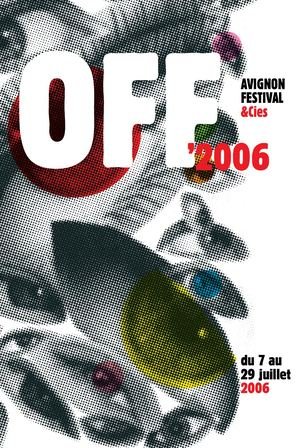 Affiche du festival OFF à Avignon en 2006 avec des voitures en noir et blanc et un texte en gros caractères blanche 'OFF' et détails du festival en rouge et noir.