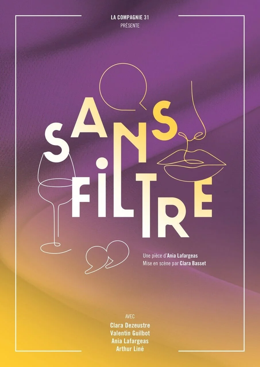 Affiche de la pièce de théâtre intitulée 'Sans Filtre', présentée par La Compagnie 31, réalisée par Ania Lafargeas et mise en scène par Clara Basset. L'affiche a un fond dégradé violet et jaune avec de illustrations minimalistes de verre de vin, de lèvres et de bulles de dialogue.