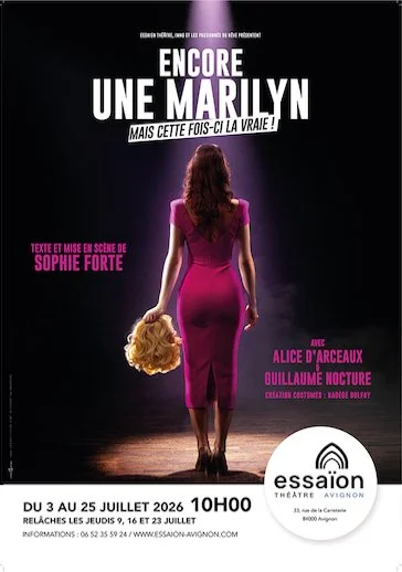 Affiche de la pièce de théâtre 'Encore une Marilyn' montrant une femme de dos, portant une robe fuchsia, tenant une tête de Marilyn Monroe en marbre, avec des détails sur la date, l'heure, et le lieu de la représentation.