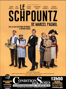 Image promotionnelle du film »Le ScoutIntz« de Marcel Pagnol, montrant plusieurs personnages en costume avec une ambiance colorée et des textes en français.