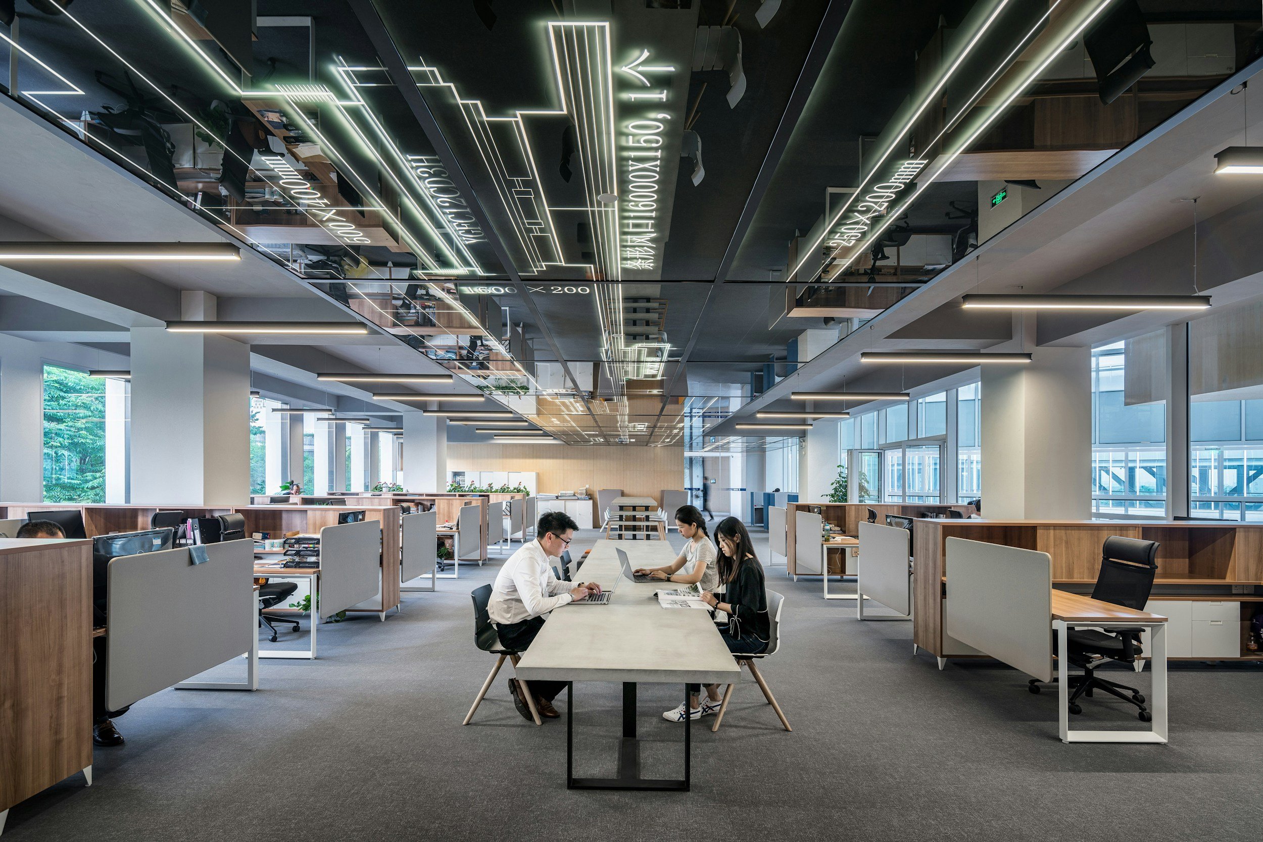 The Difference Between Managing Change and Leading It