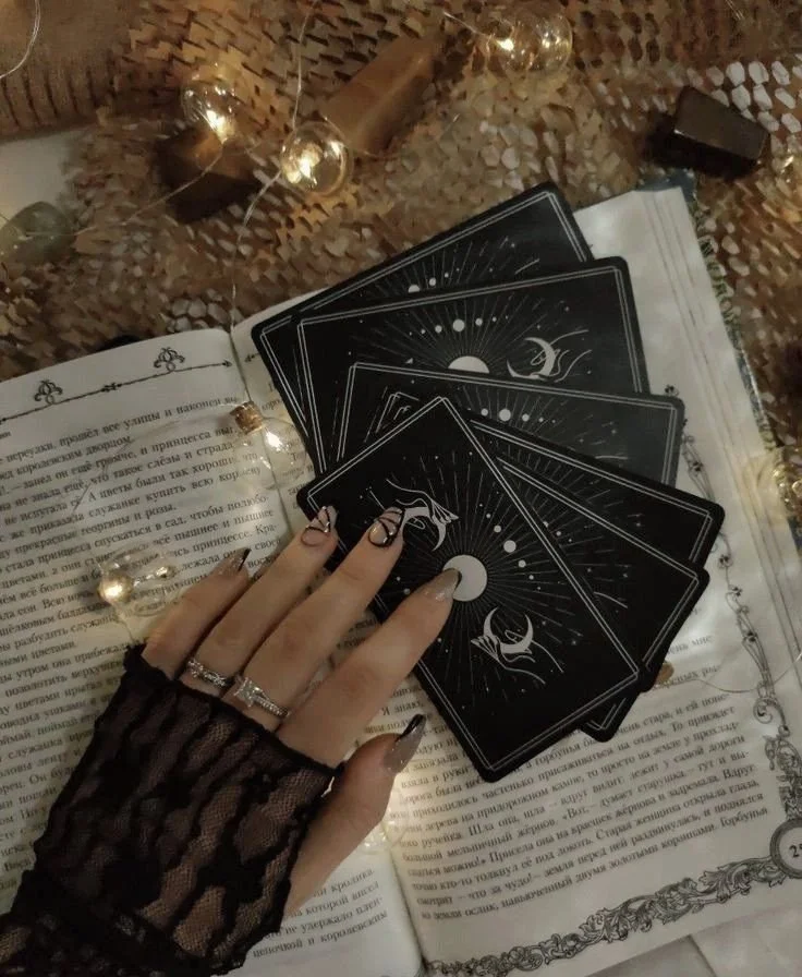 Tarot Kartenlegen online Nicole Kartenschamanin