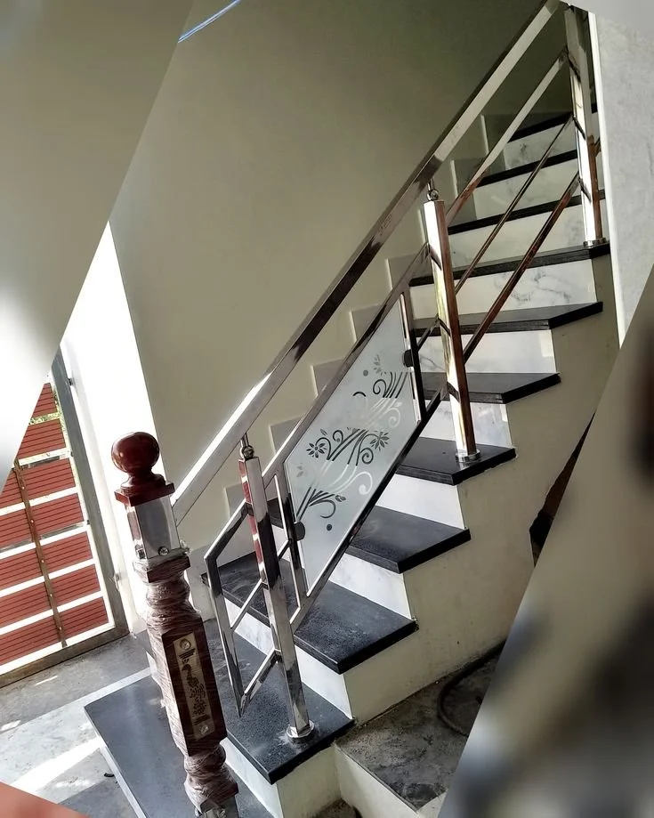 ss handrail with glass.jpg