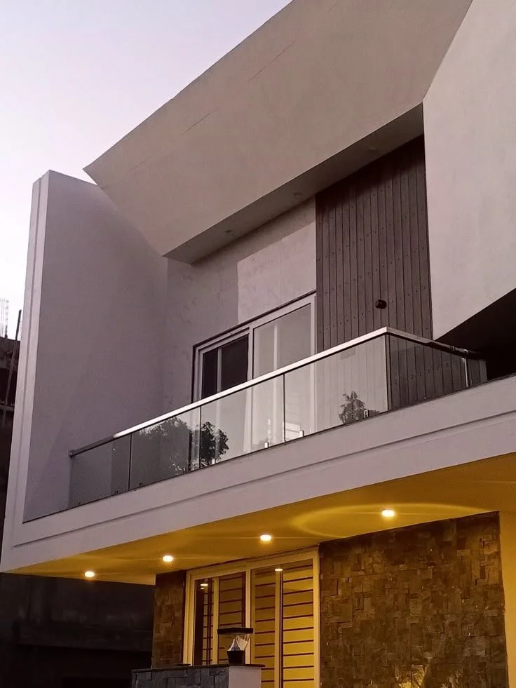 Toughen glass railing.jpg