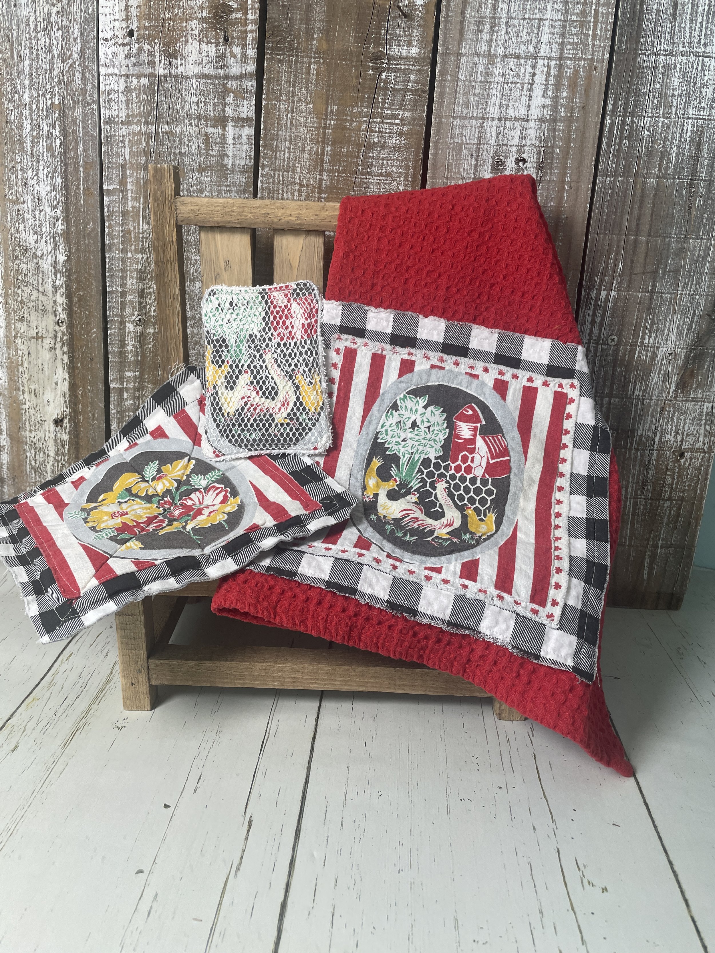 Vintage Red Kitchen Towel Set