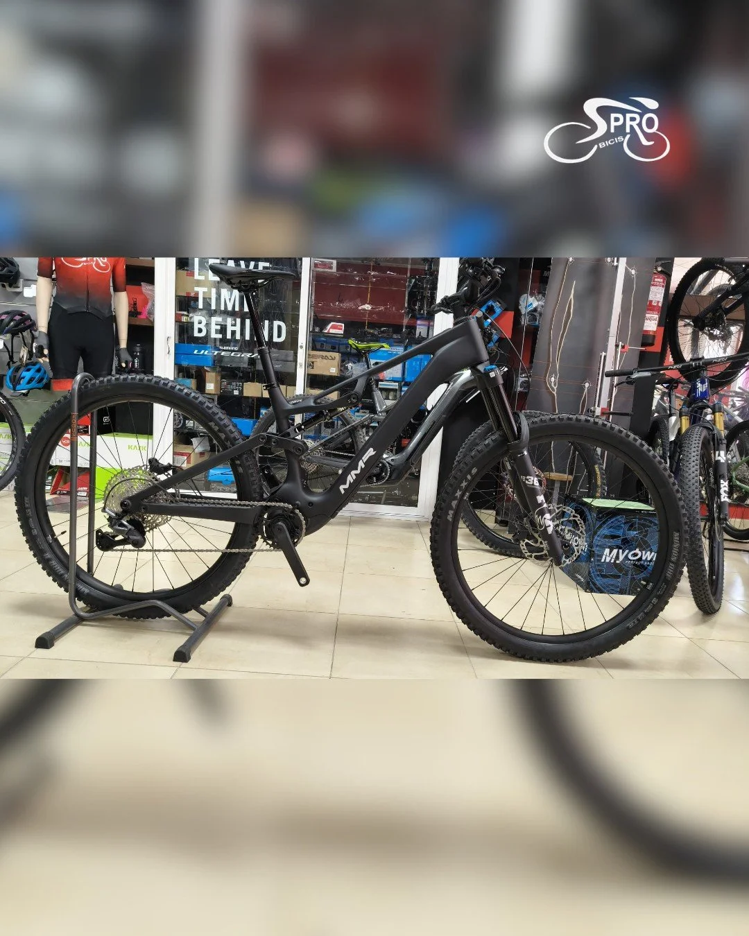 La MMR LYTH 30 te est&aacute; llamando 🔥

➡️ Motor Avinox M2S con bater&iacute;a de 800 Wh, cambio Shimano XT, frenos Deore de 4 pistones, suspensiones Fox Float Rhythm, y cubierta Maxxis Minion 🔥

Cont&aacute;ctanos al 📱 669 31 09 04 y vis&iacute