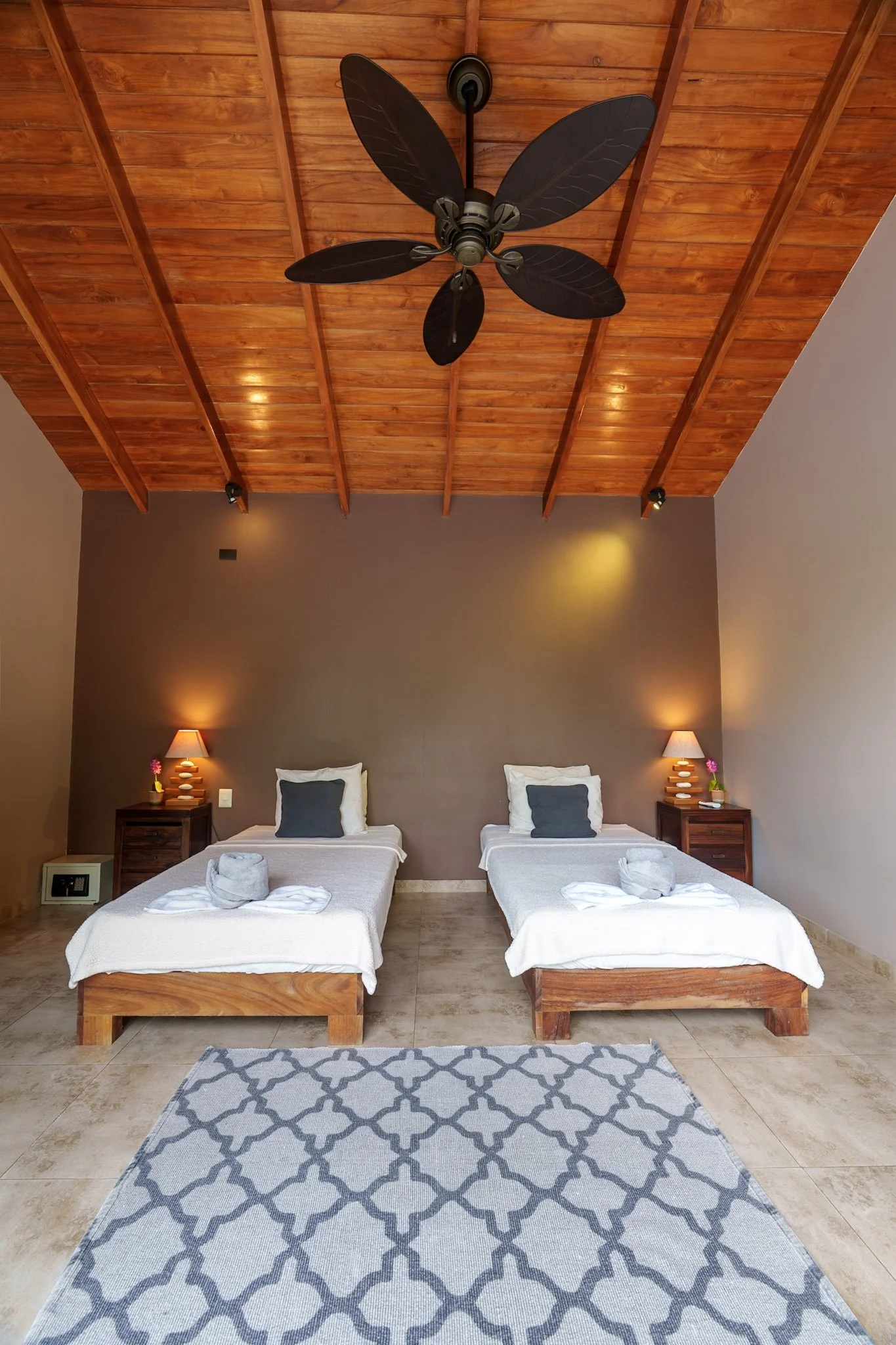 Room main left 2pax.jpg