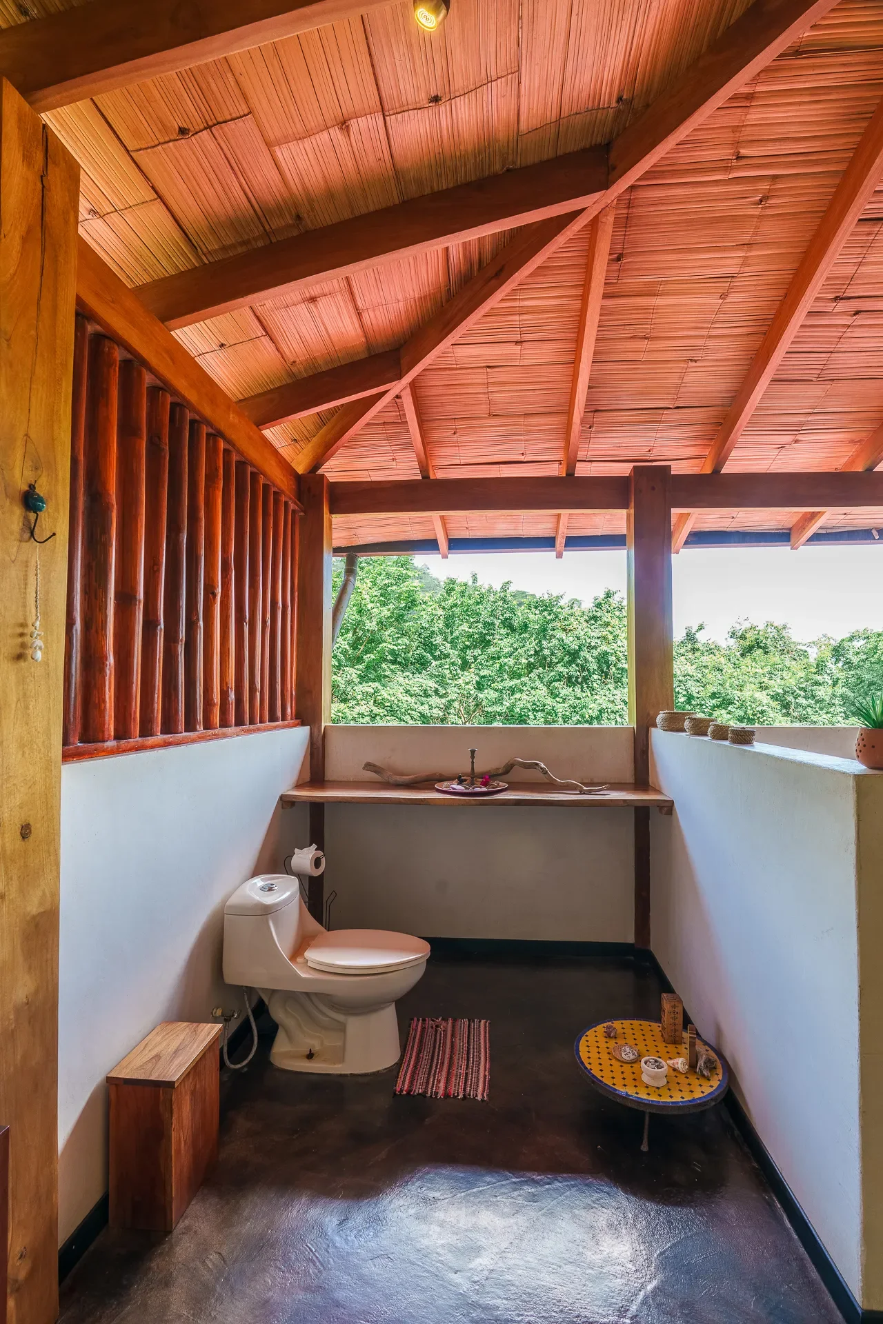 verde loft toilet.webp