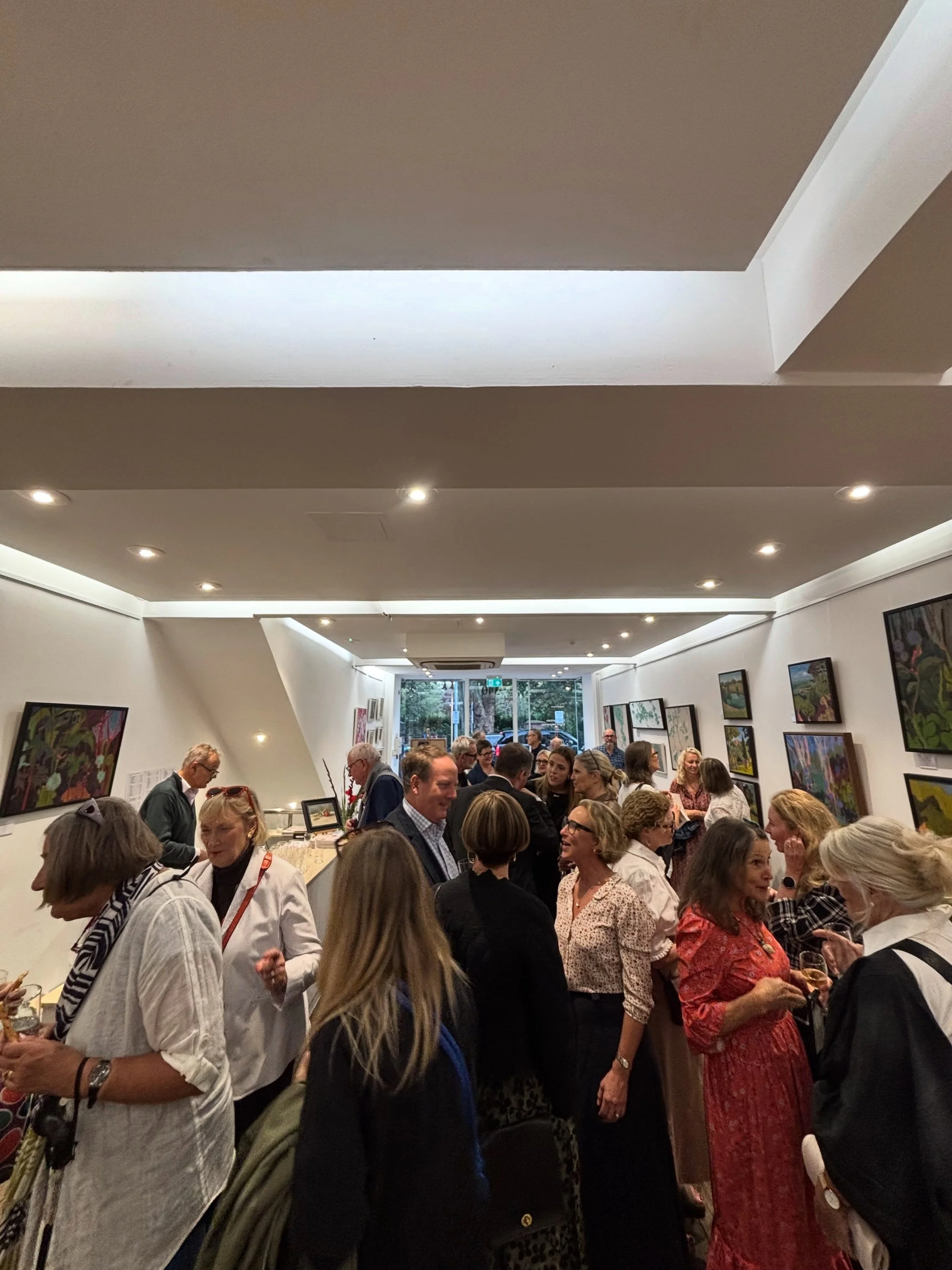 Well that was a bit mad! A busy evening last night for the opening of Colour | Eight Artists &bull; Eight Responses
340 Kings Road, London SW3 
Now open 1-11 October, 11-5pm daily

#britishartist #botanicalpainting #contemporaryoilpainting #colourful