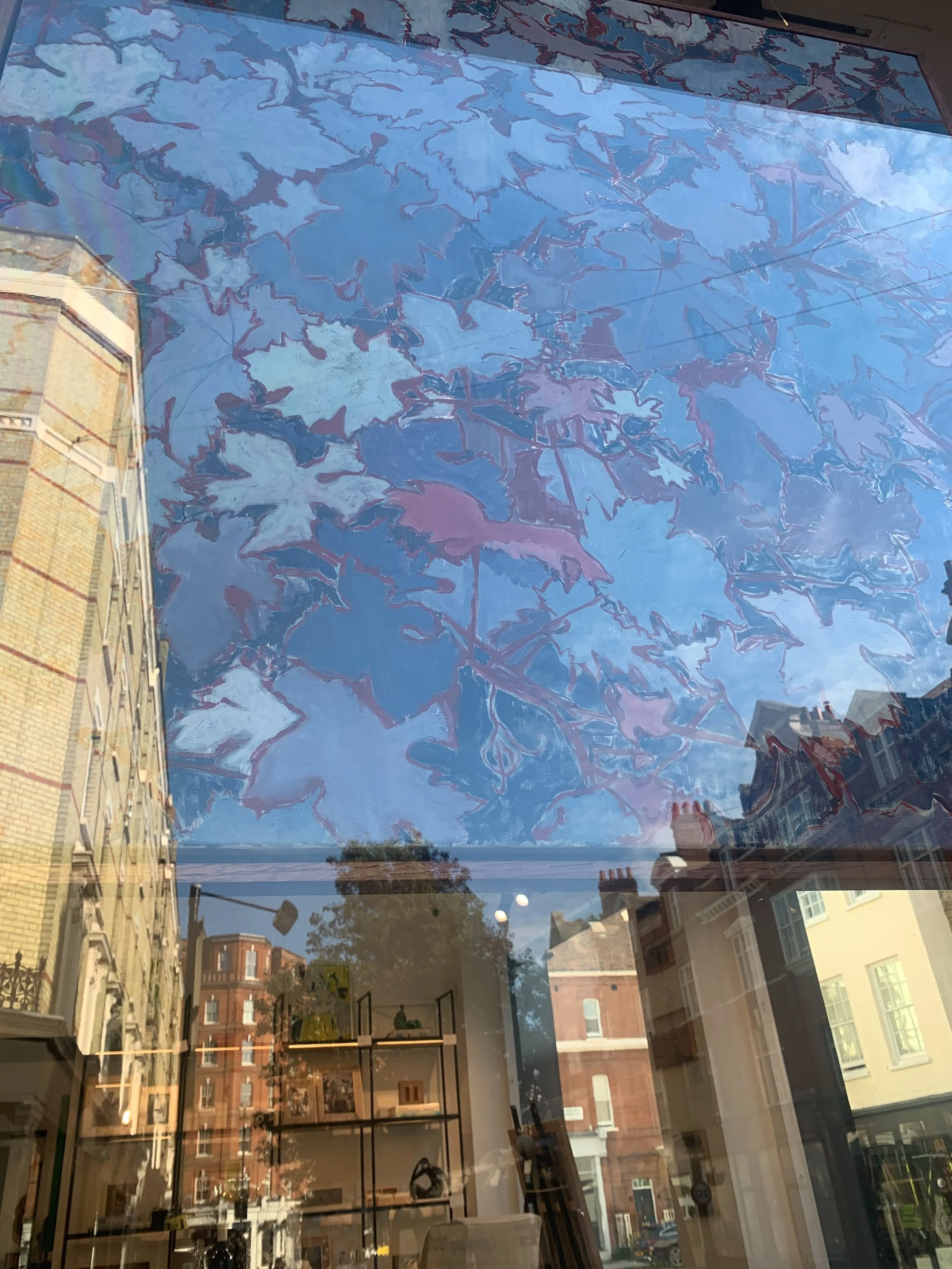 Leaves at Linley London on Pimlico Road. Such a beautiful display of artworks in tandem with their beautiful marquetry and hardwood furniture. Thank you Alex, new showroom manager @linleylondon 

#ownart #oilpainting #botanicalartwork #pimlicoroad #d