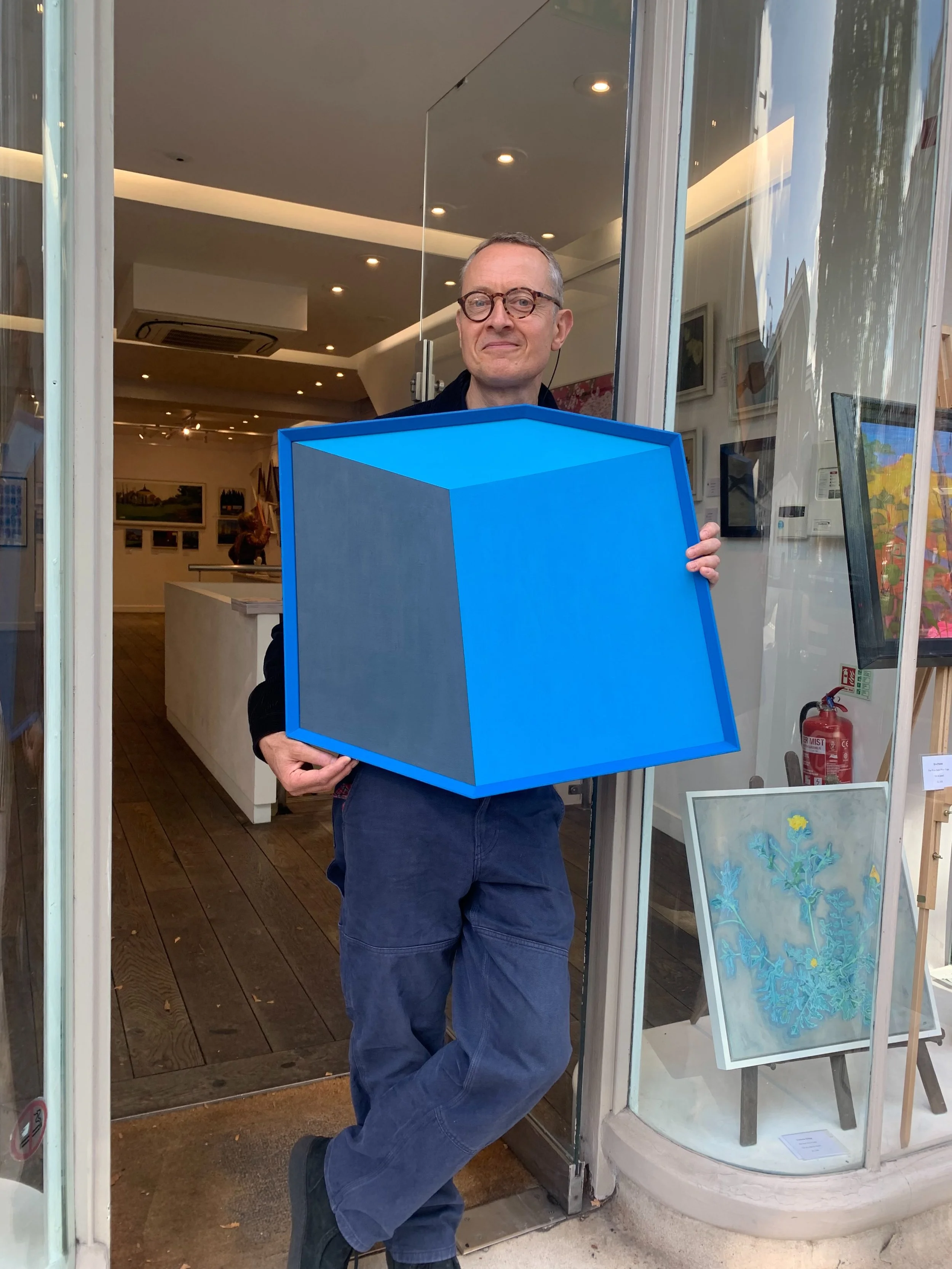 The fabulous @robwynyates.studio posing - again! With his recent successful sale of beautiful artwork.
👏🏻👏🏻👏🏻

COLOUR
340 Kings Road, SW3
1-11 October
Open 11-5pm daily

@robwynyates.studio 
@angelaa.court 
@victoriasebag_ 
@crispinkellybayligh