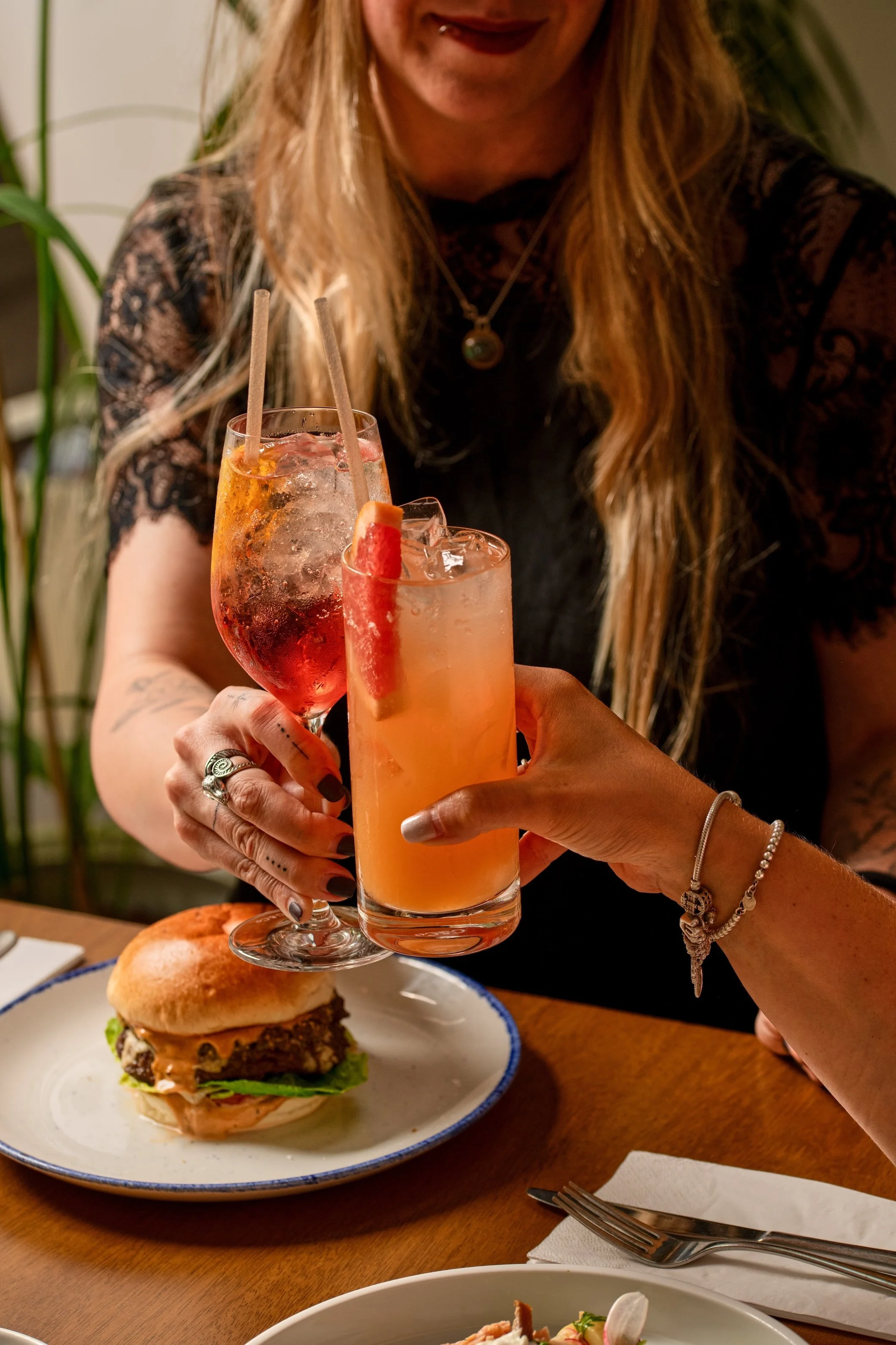Cocktails & Burger