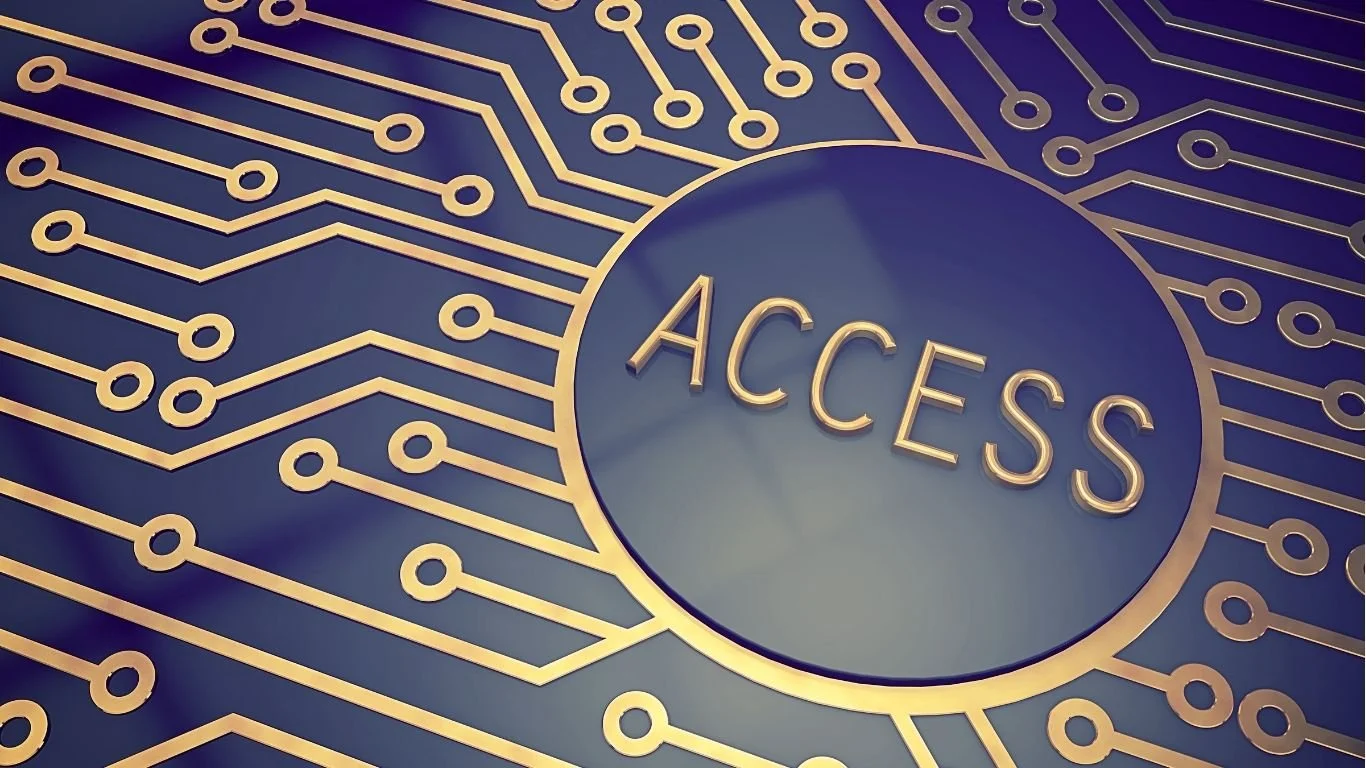 Schizzo digitale con la parola 'Access' al centro, circondata da un disegno di circuiti elettronici dorati su sfondo blu.