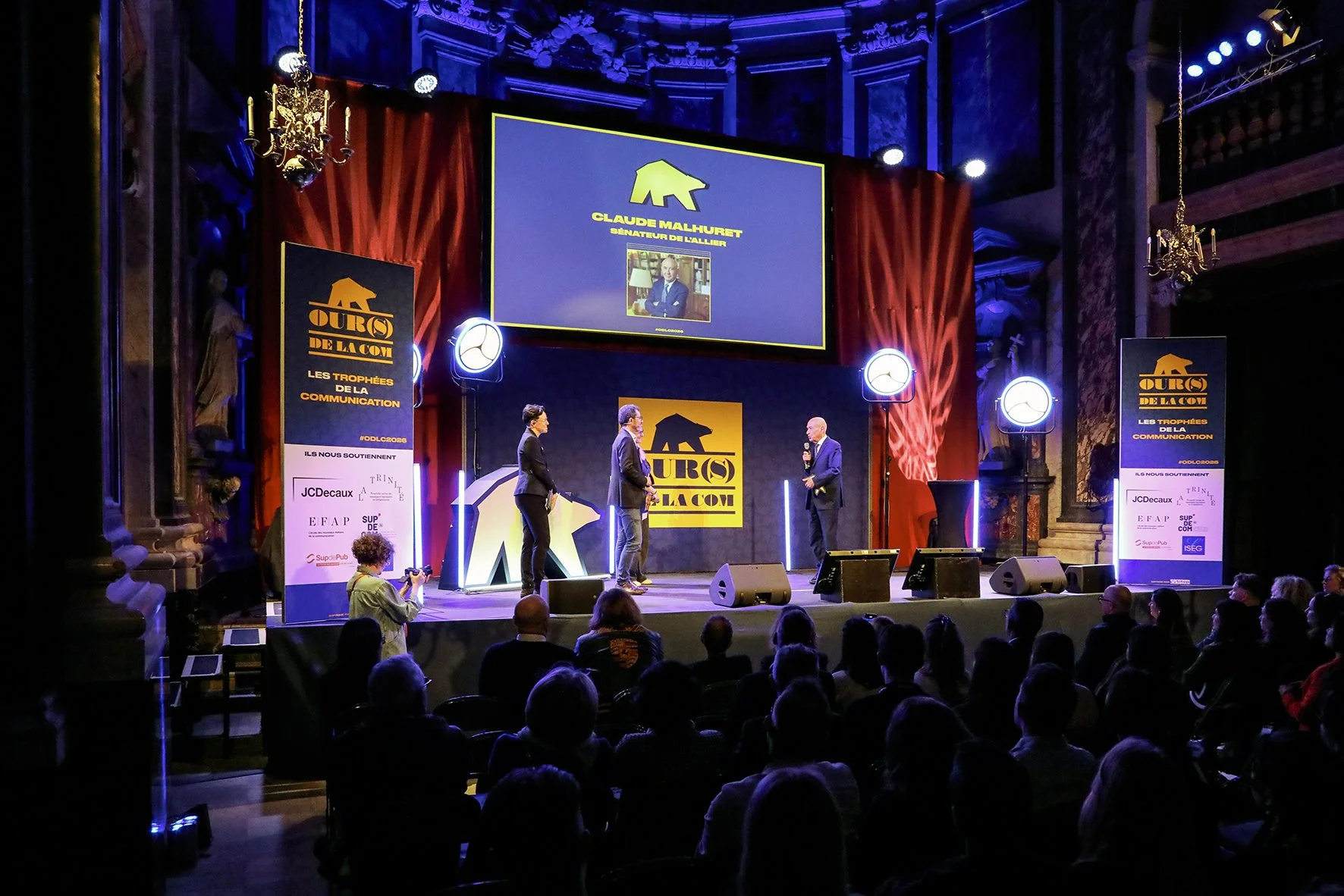 Reportage photographique d’une soirée de remise de prix réunissant des professionnels du secteur de la communication