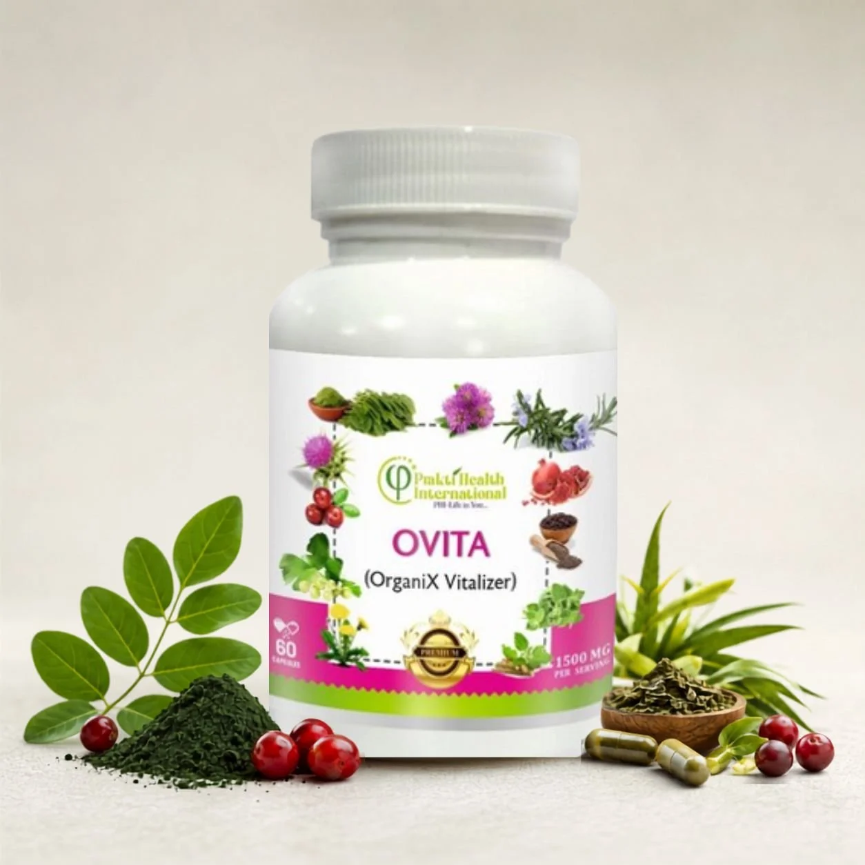 Une bouteille de complément alimentaire nommé OVITA, entourée de plantes, baies, poudre verte et capsules