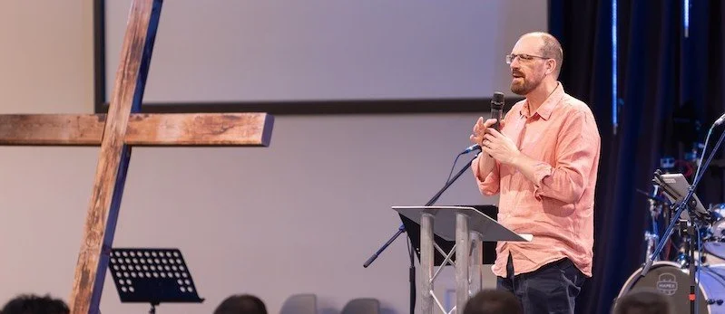 Picture of Dr. Steve Jones speaking at The King's Centre / Oxford Community Church..