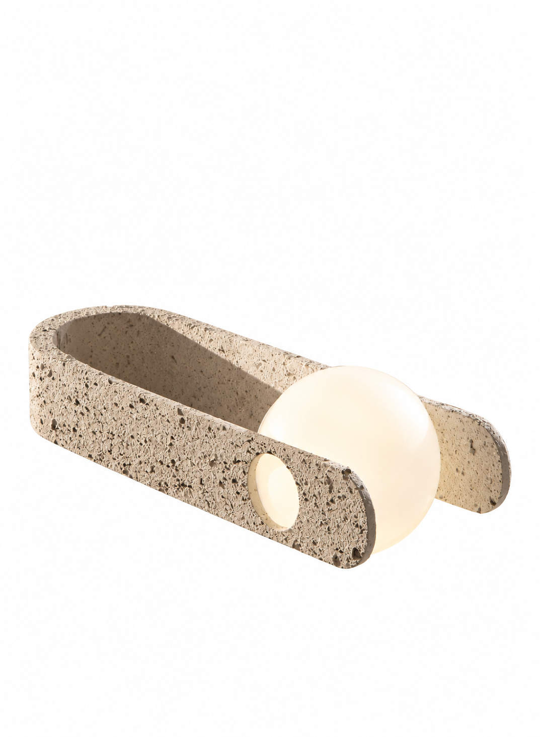 Bastão de velas decorativo com estrutura de concreto e bolas de cera branca