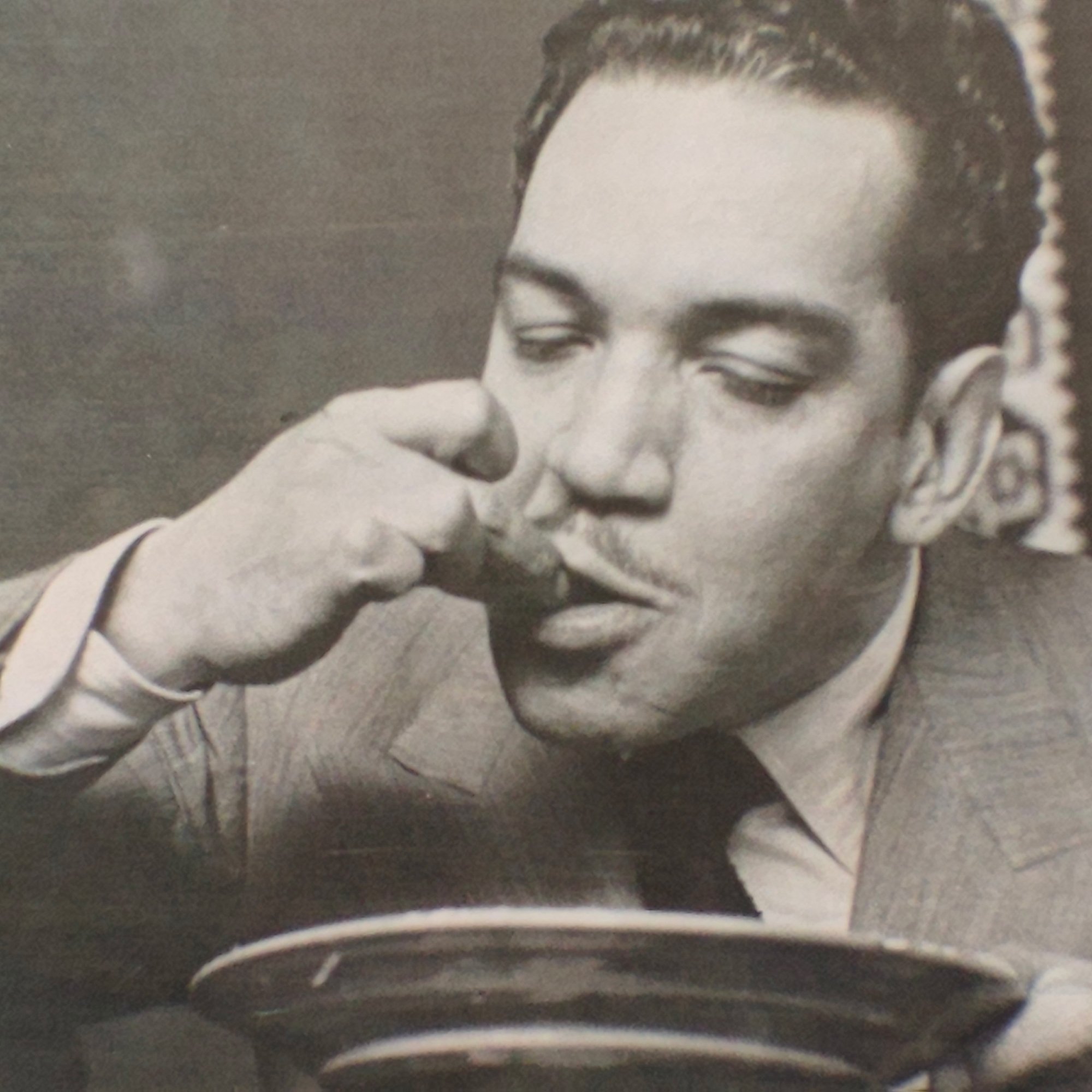 Foodie:
En 1965 abrió RIOMA: restaurante de día, espectáculo de noche. Y cuando recibía familia y amigos, Mario Moreno también cocinaba: paella, chilaquiles, peneques y puntas de filete a la “Cantinflas”