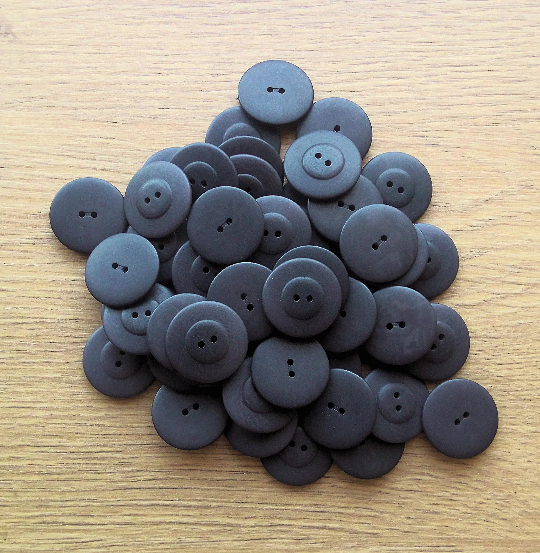 Atelier Brunette PALM DARK CHARCOAL BUTTONS