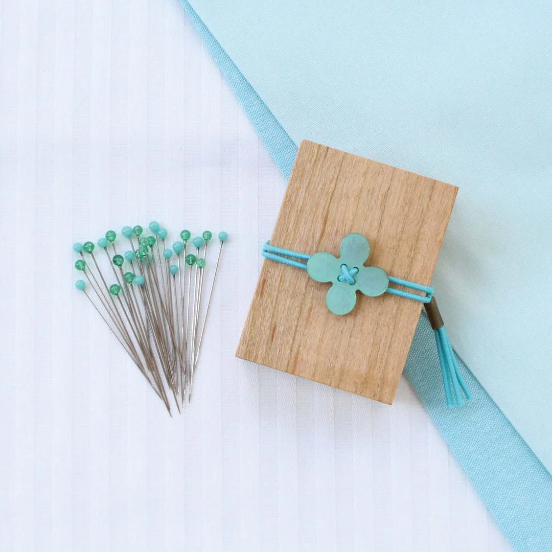 Cohana GLASS HEAD PINS & CHERRY WOOD BOX