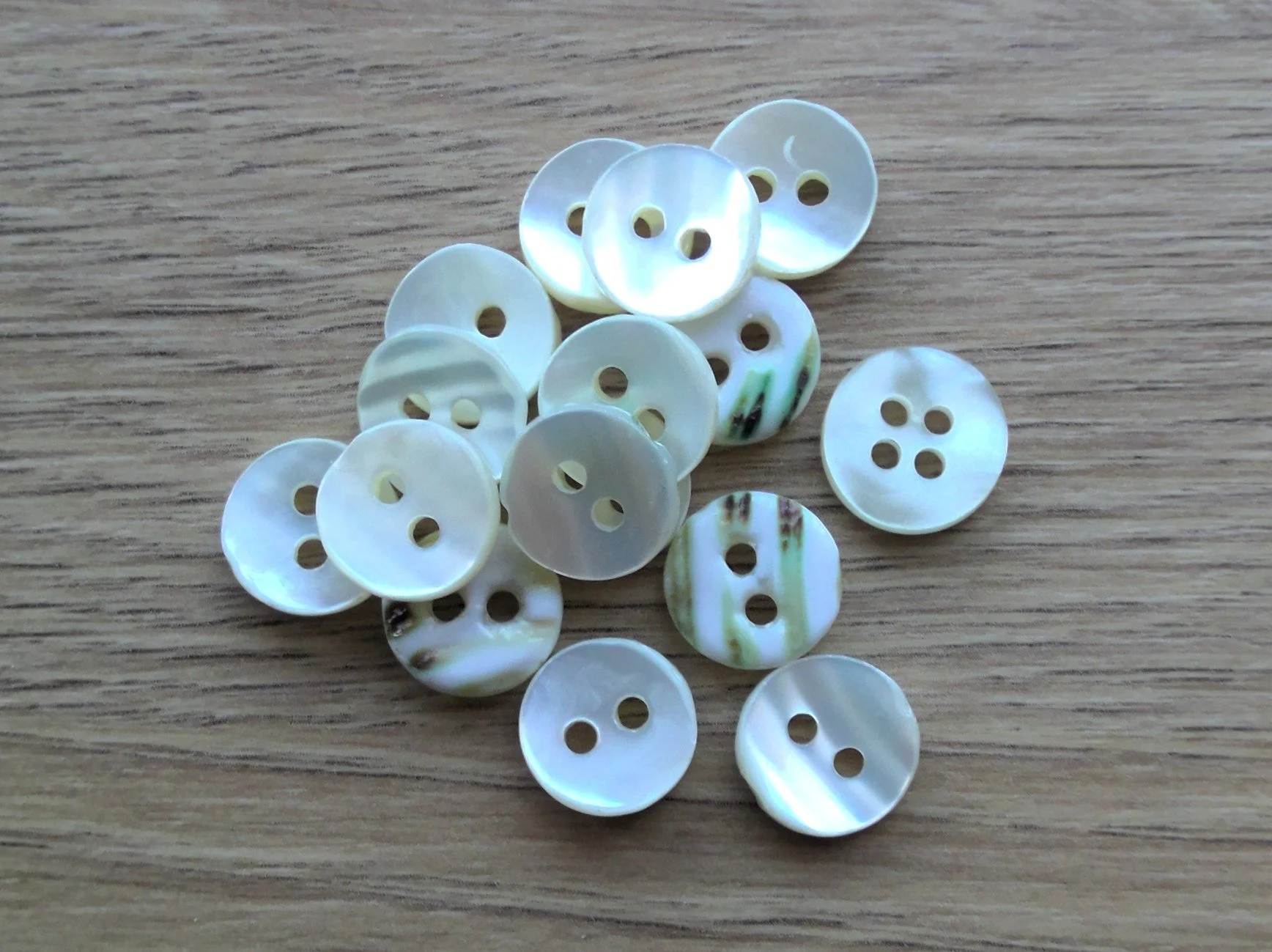 MOTHER OF PEARL IN BRIGHT WHITE