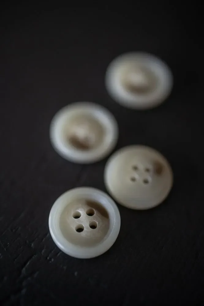 Merchant & Mills VANILLA SEMI MOTTLED BUTTON
