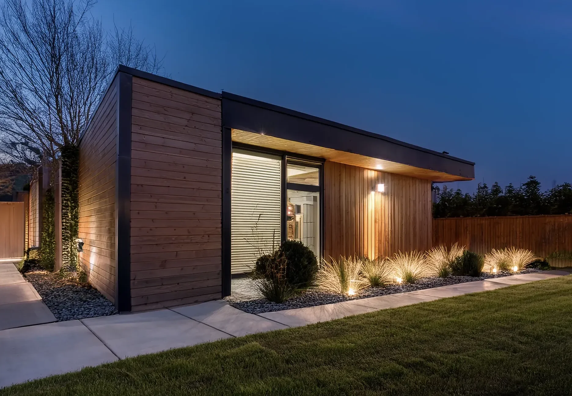 Backyard modern cost-effective ADU dwelling.