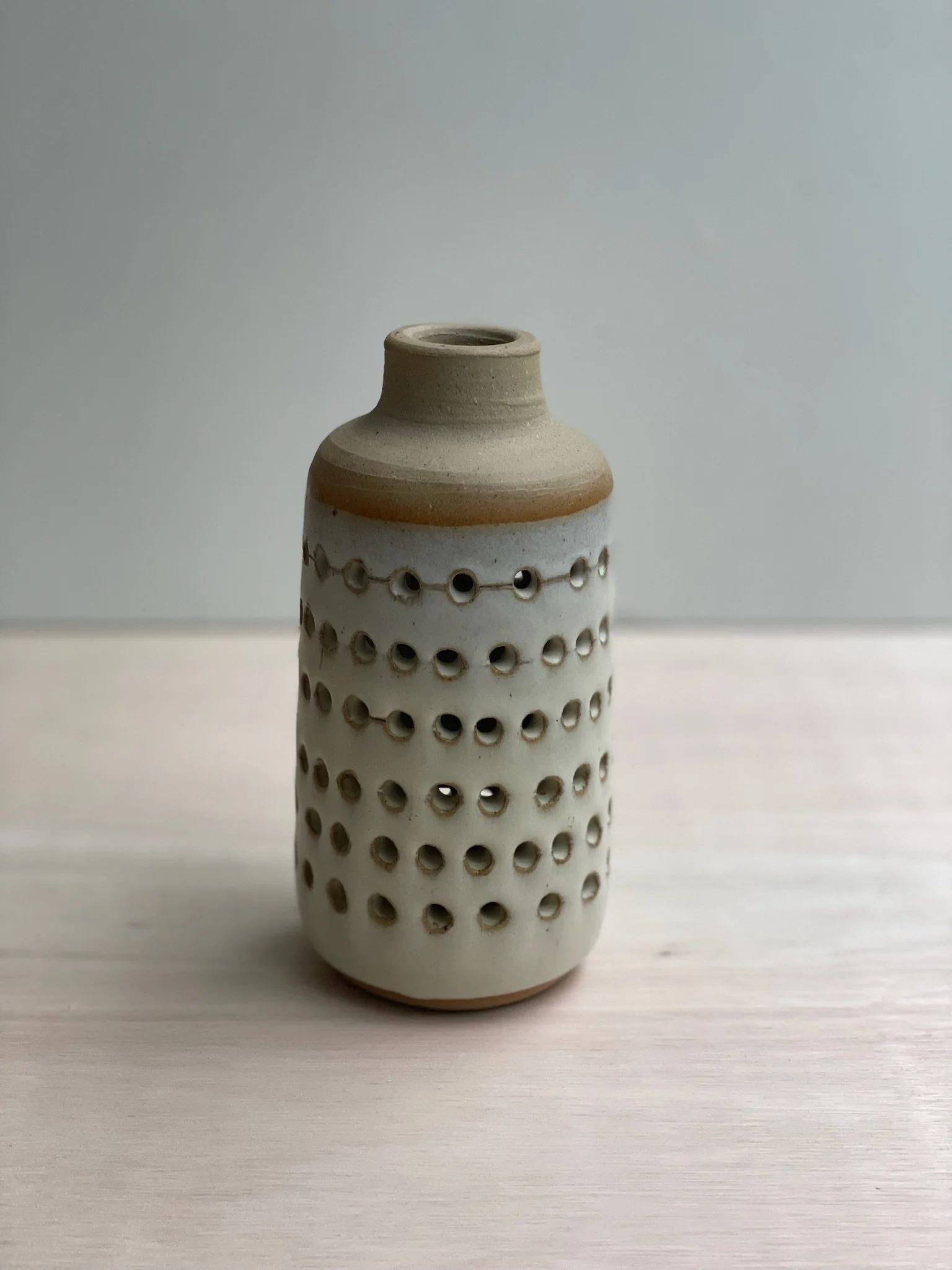 Decorative vase in cream with raw clay