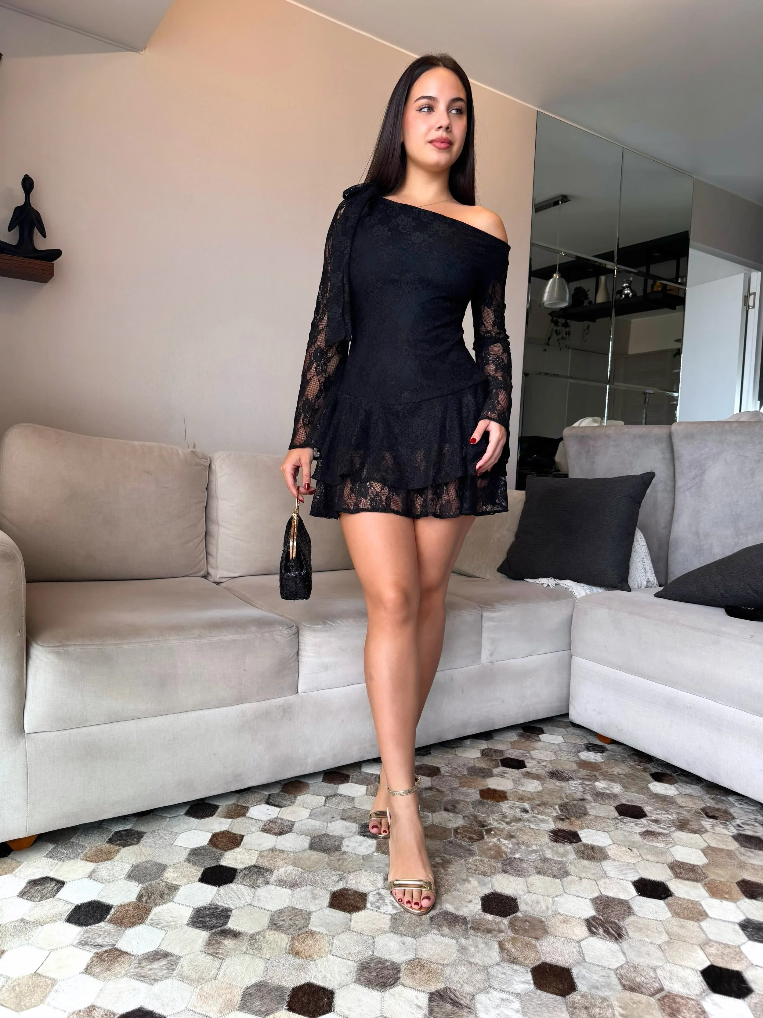 Vestido Kinsley 🖤✨

El encaje Imperial toma protagonismo en Kinsley, creando una propuesta con textura, transparencias y mucho car&aacute;cter 🫶🏻

#Gamarra #RopaPorMayor #Galer&iacute;aSantaLuc&iacute;a #Galer&iacute;aLosFabricantes #VestidosBonit