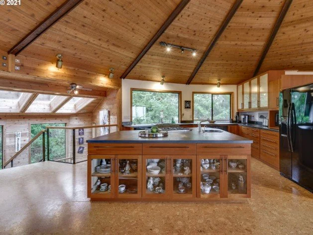 Kitchen at 27 Dune Point Ln in Gleneden Beach, Oregon