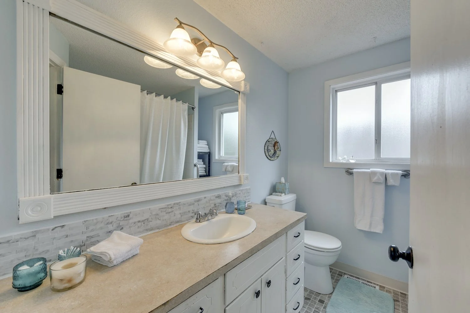 Guest bathroom at 4995 SE Ina Ave in Milwaukie, Oregon